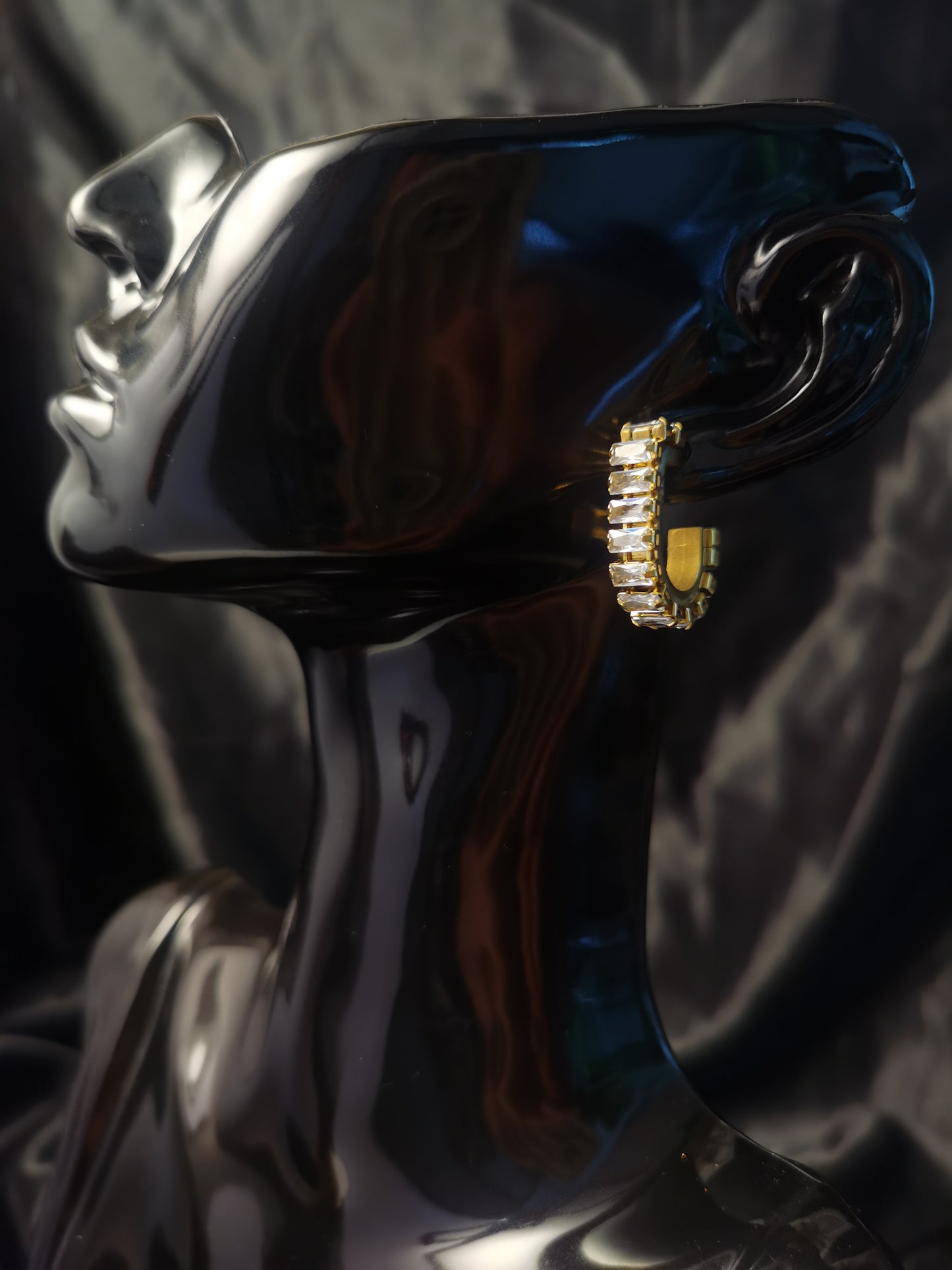 Huggie Zircon Earrings 18k gold-plated Titanium Steel GMJE31