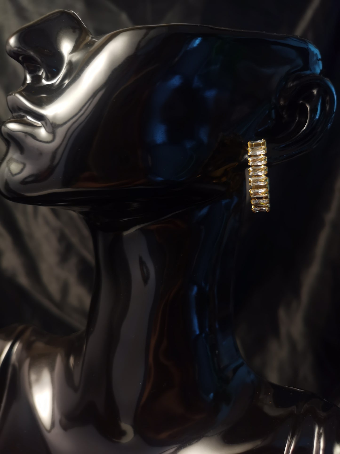 Huggie Zircon Earrings 18k gold-plated Titanium Steel GMJE31