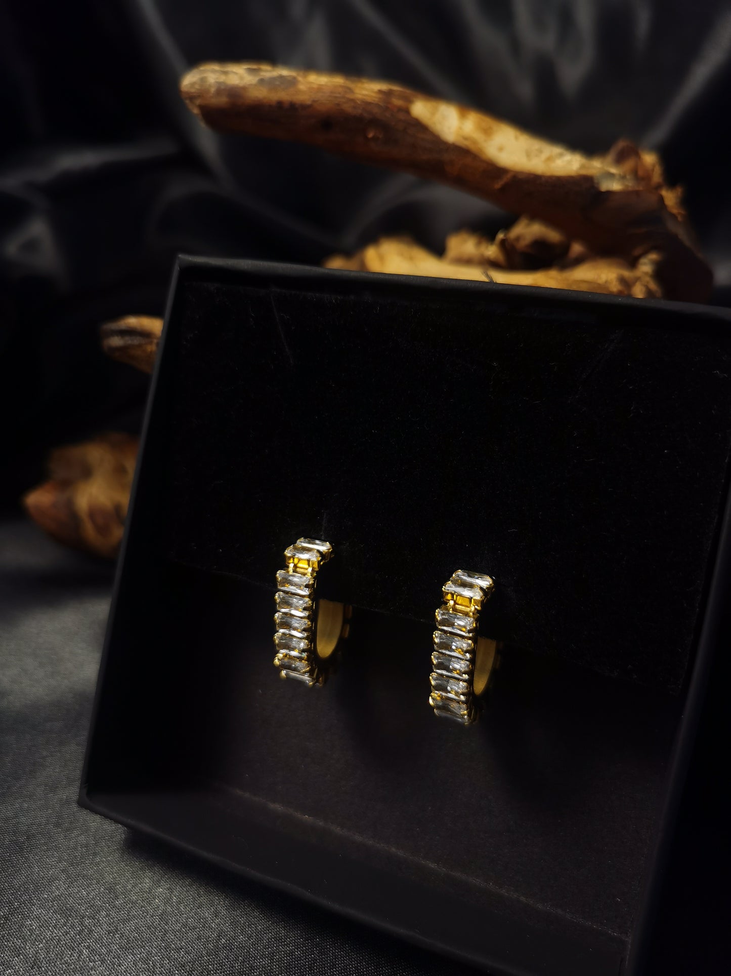 Huggie Zircon Earrings 18k gold-plated Titanium Steel GMJE31