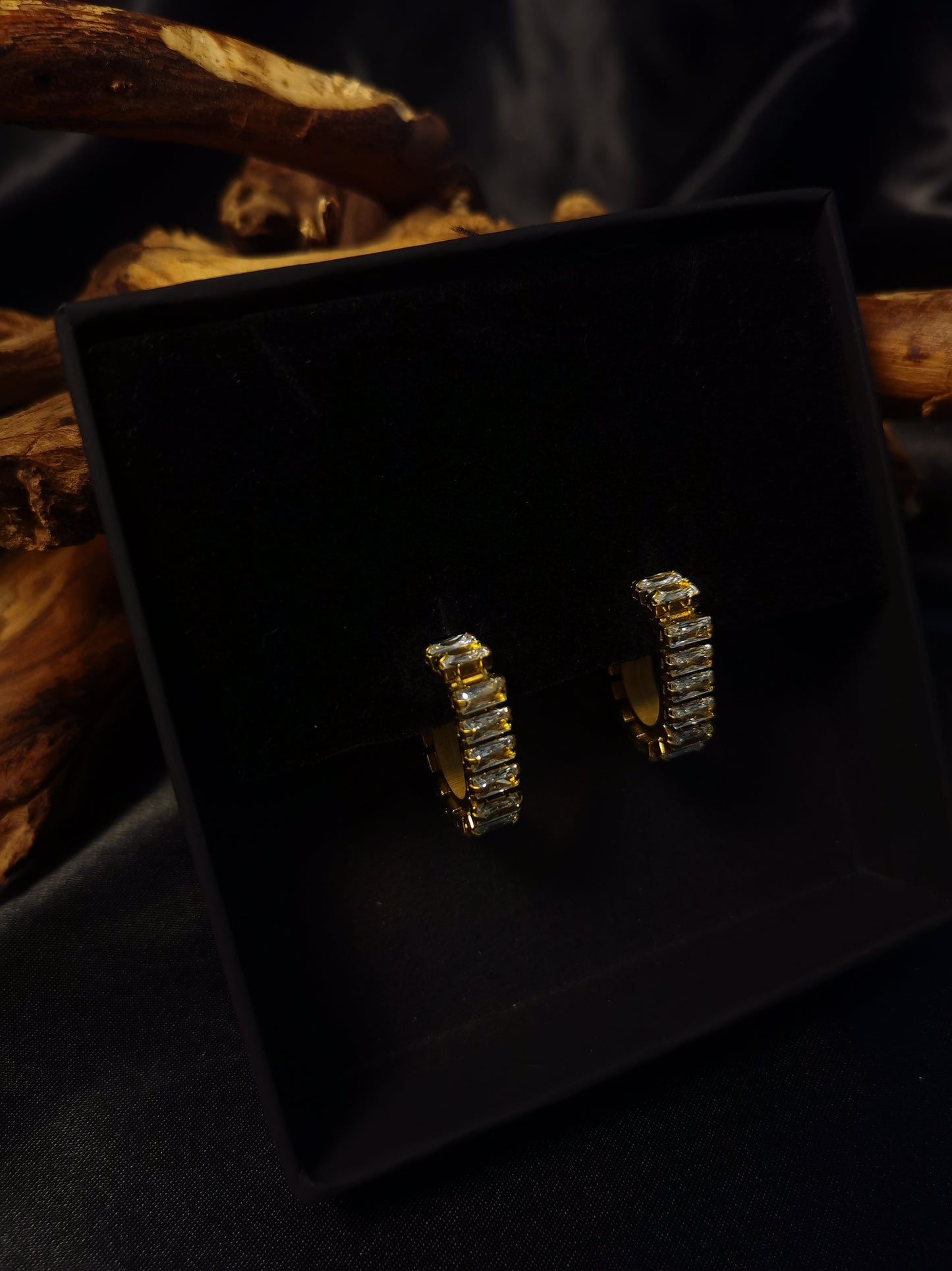 Huggie Zircon Earrings 18k gold-plated Titanium Steel GMJE31