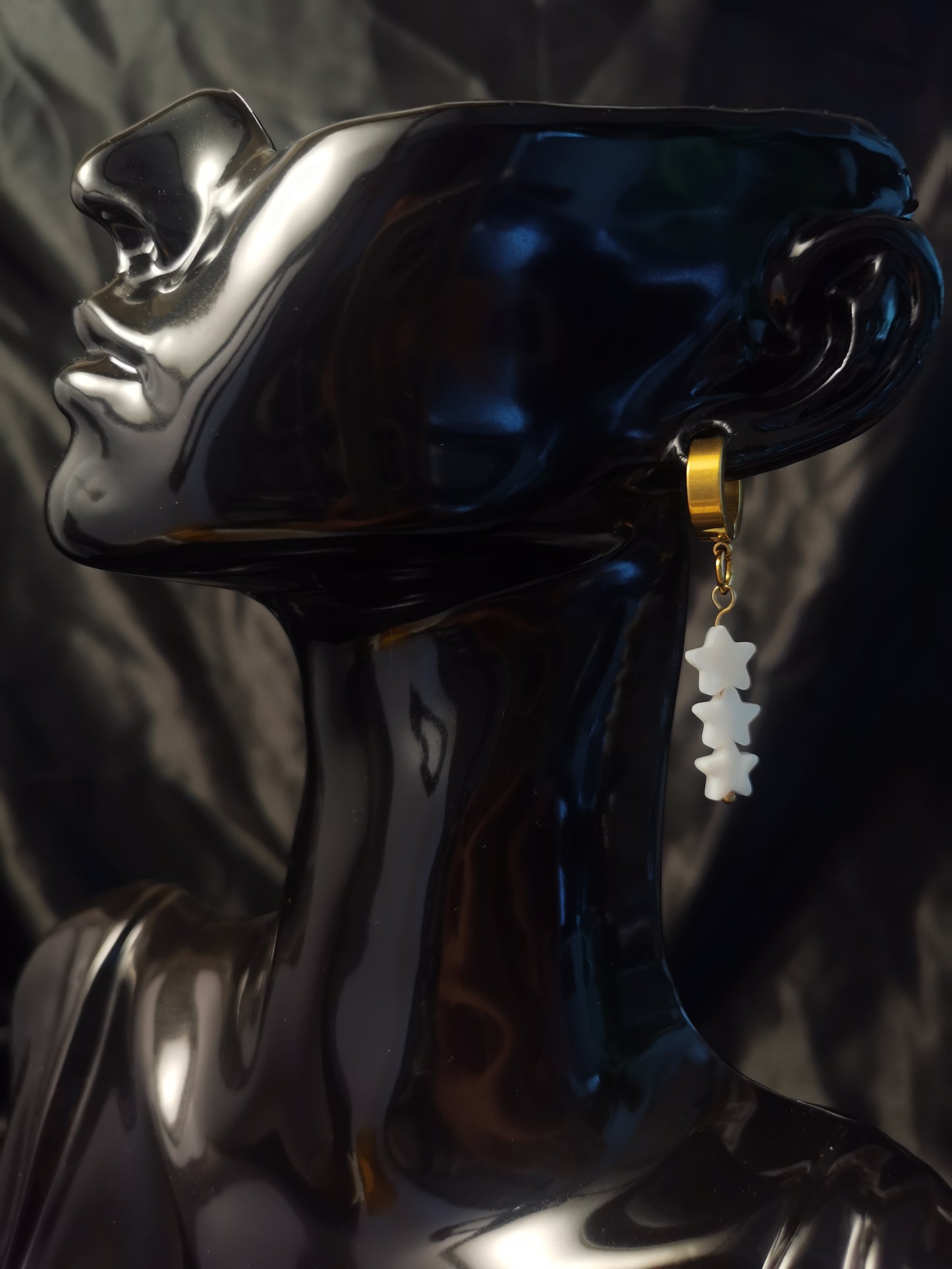 Huggie 3 Shell Stars Earrings 18k gold-plated Titanium Steel GMJE37