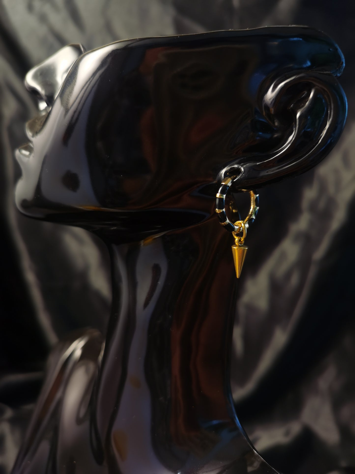 Huggie Rivet Earrings 18k gold-plated Titanium Steel GMJE33