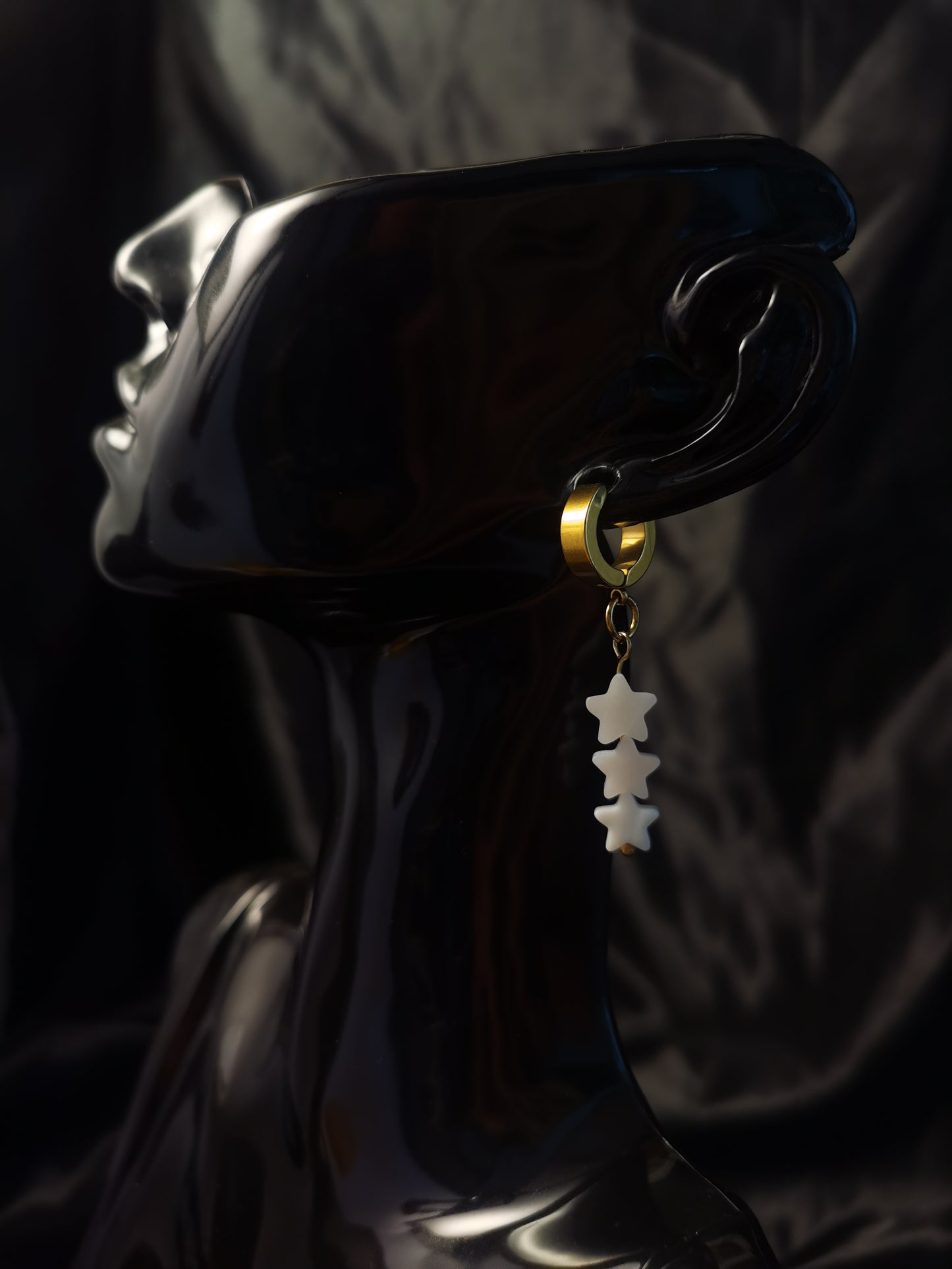 Huggie 3 Shell Stars Earrings 18k gold-plated Titanium Steel GMJE37