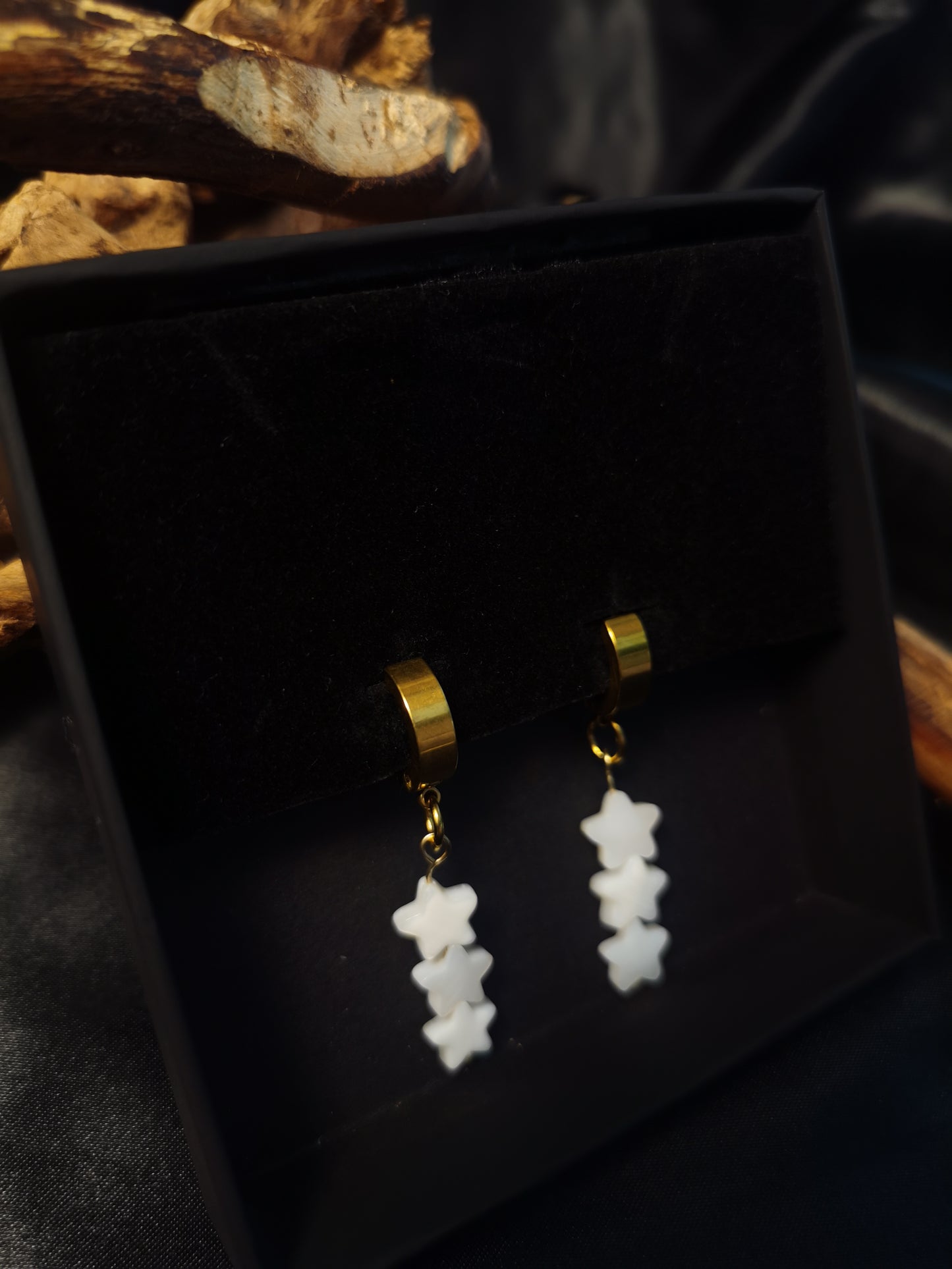 Huggie 3 Shell Stars Earrings 18k gold-plated Titanium Steel GMJE37