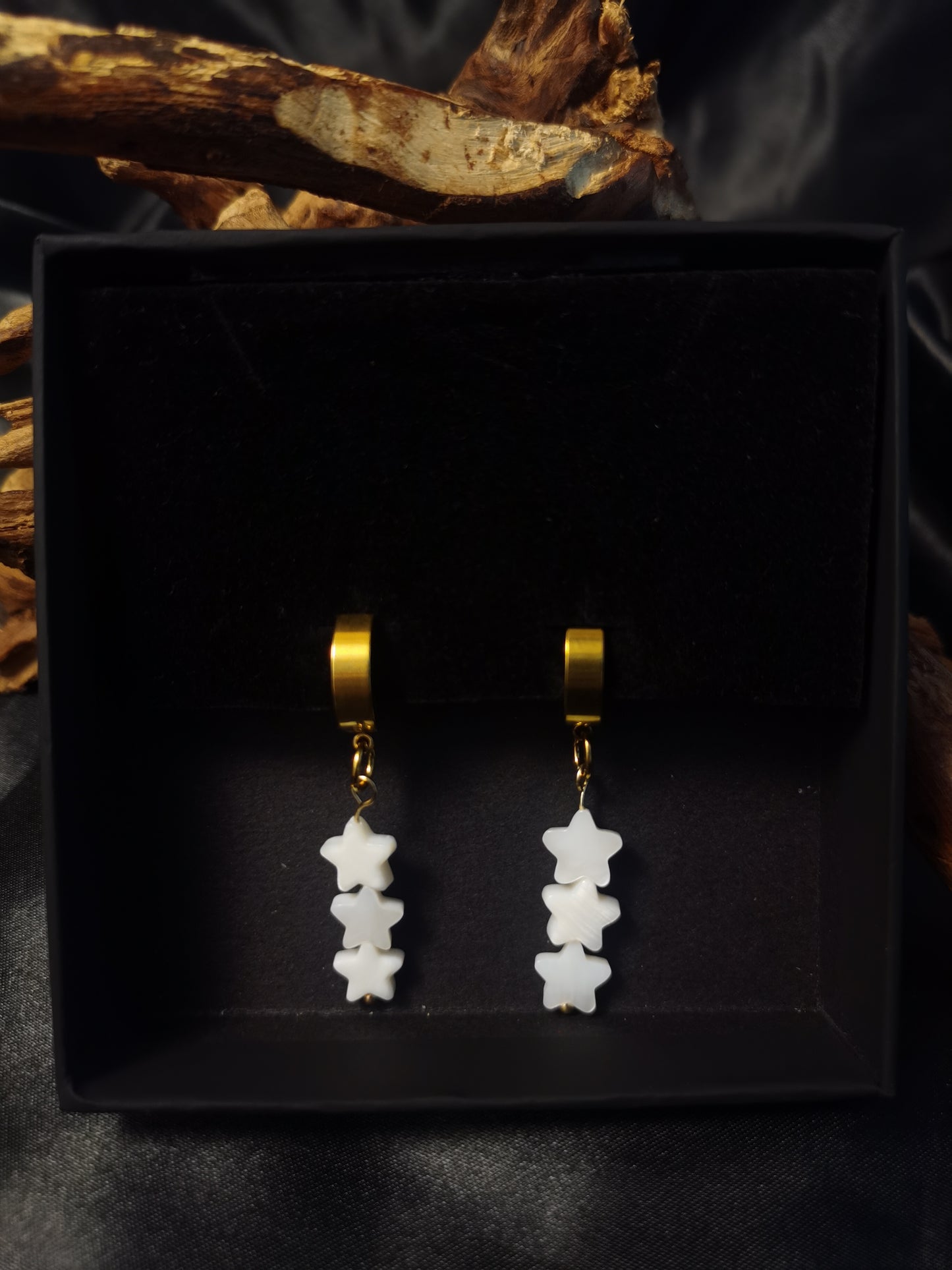 Huggie 3 Shell Stars Earrings 18k gold-plated Titanium Steel GMJE37