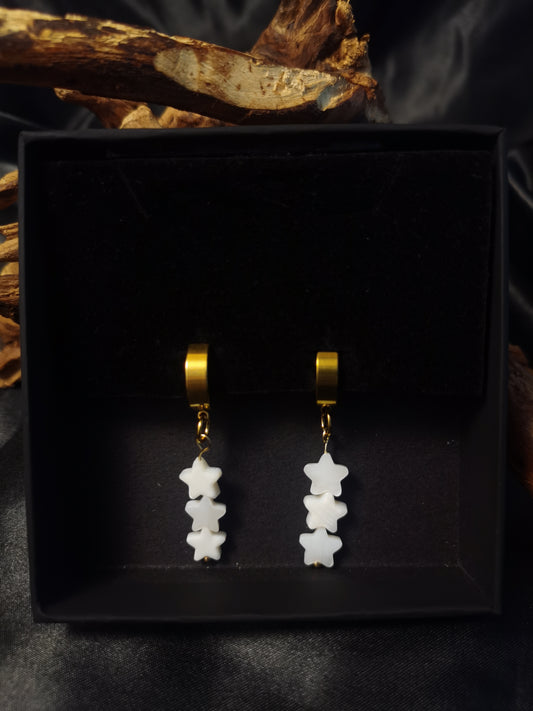 Huggie 3 Shell Stars Earrings 18k gold-plated Titanium Steel GMJE37
