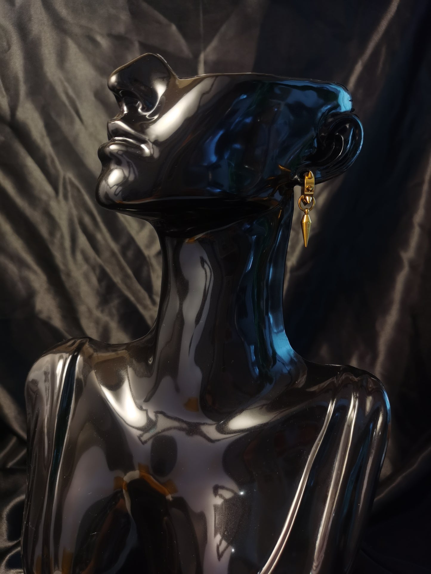 Rivet Huggie Rivet Earrings 18k gold-plated Titanium Steel GMJE39