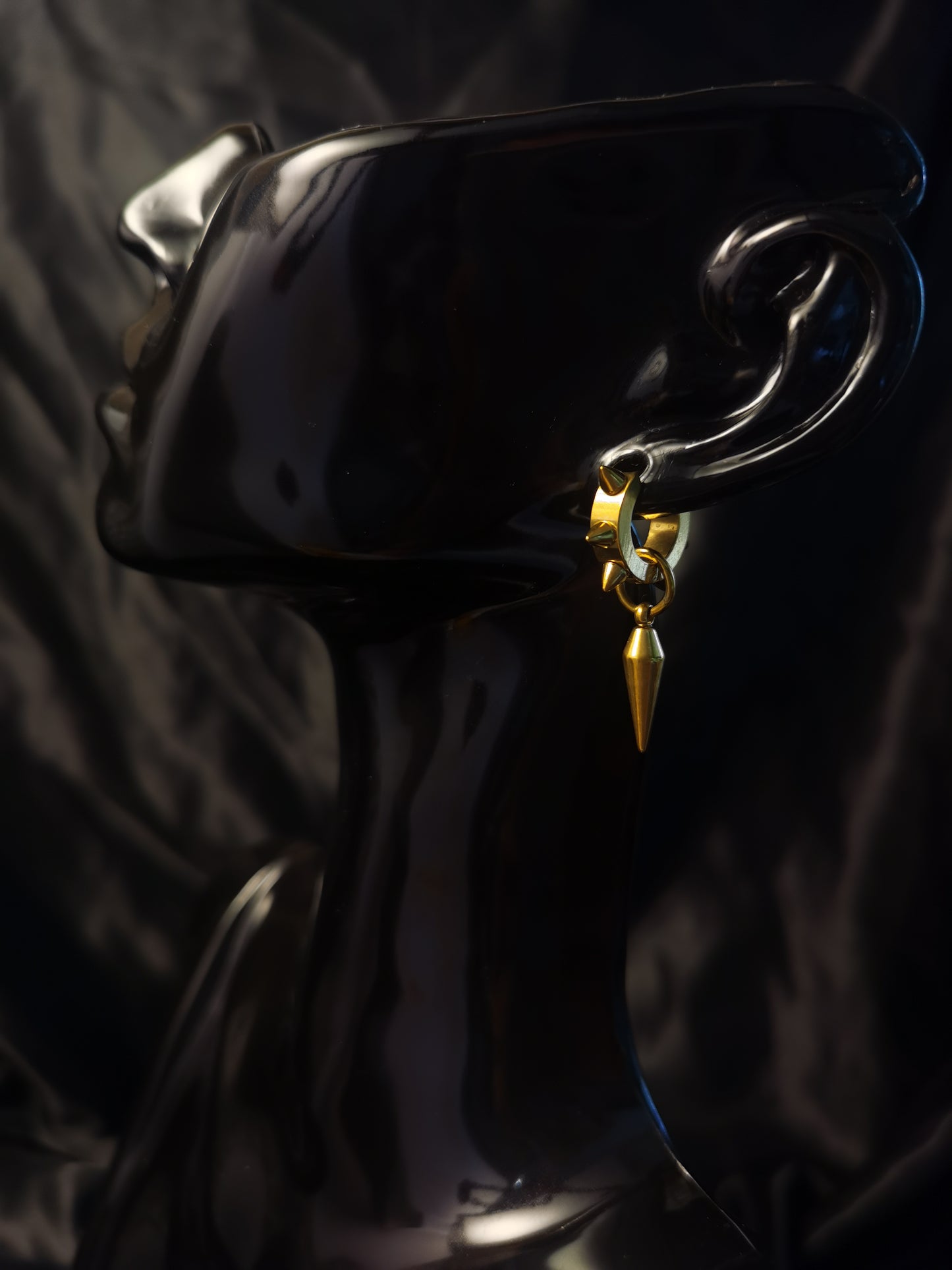 Rivet Huggie Rivet Earrings 18k gold-plated Titanium Steel GMJE39