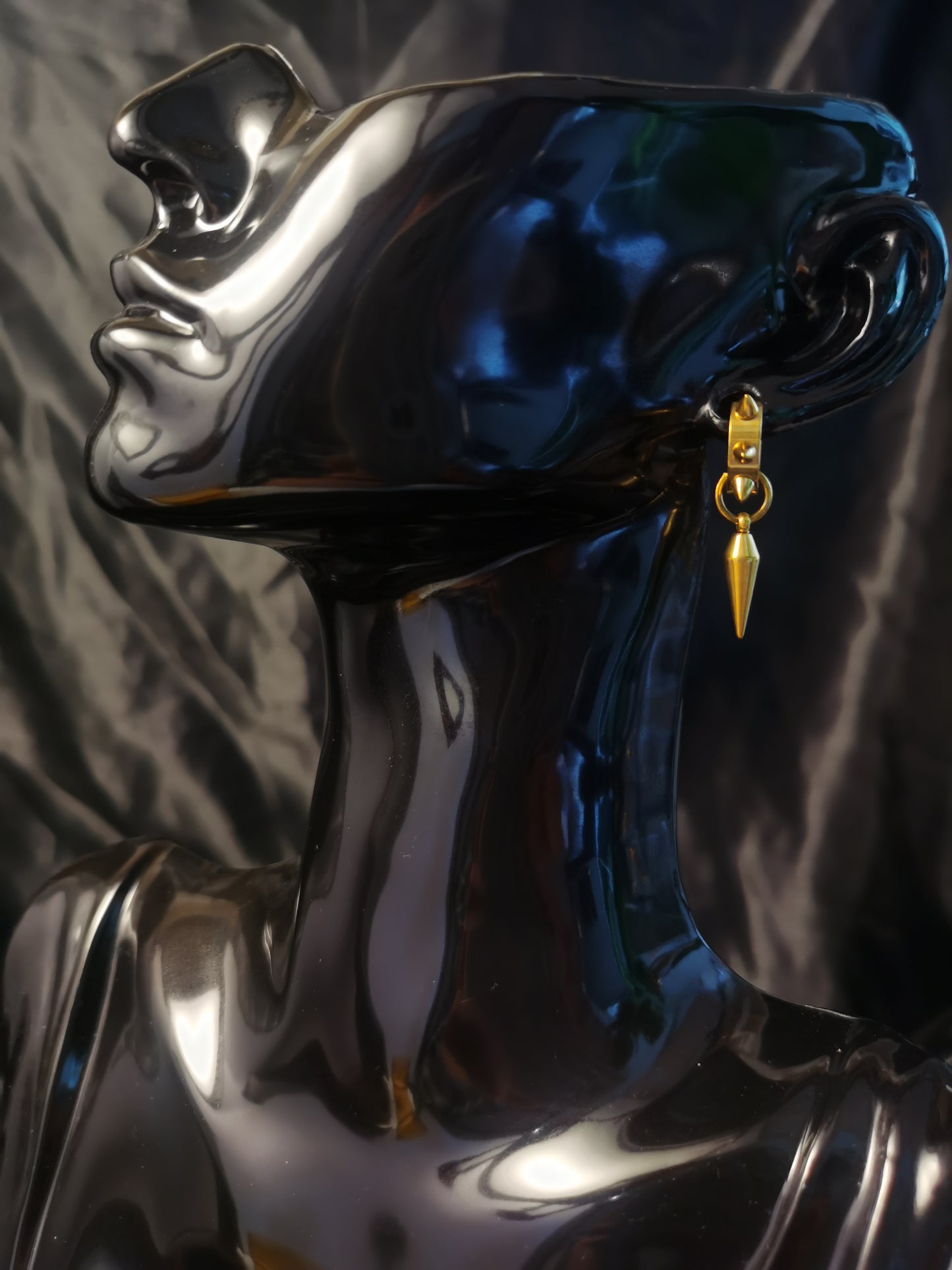 Rivet Huggie Rivet Earrings 18k gold-plated Titanium Steel GMJE39