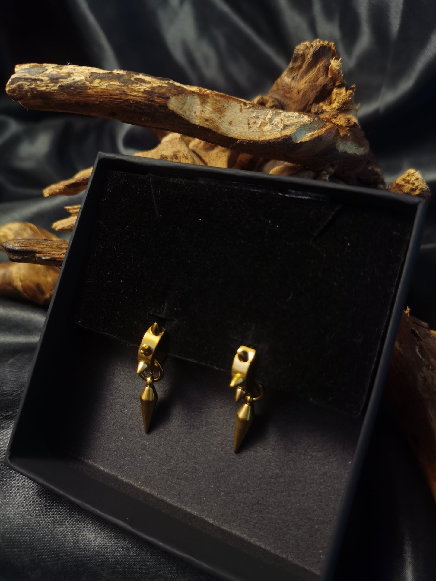 Rivet Huggie Rivet Earrings 18k gold-plated Titanium Steel GMJE39