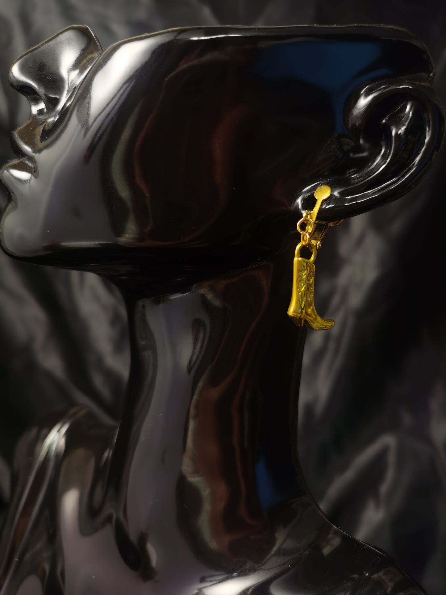 Huggie Cowboy Earrings 18k gold-plated Titanium Steel GMJE42