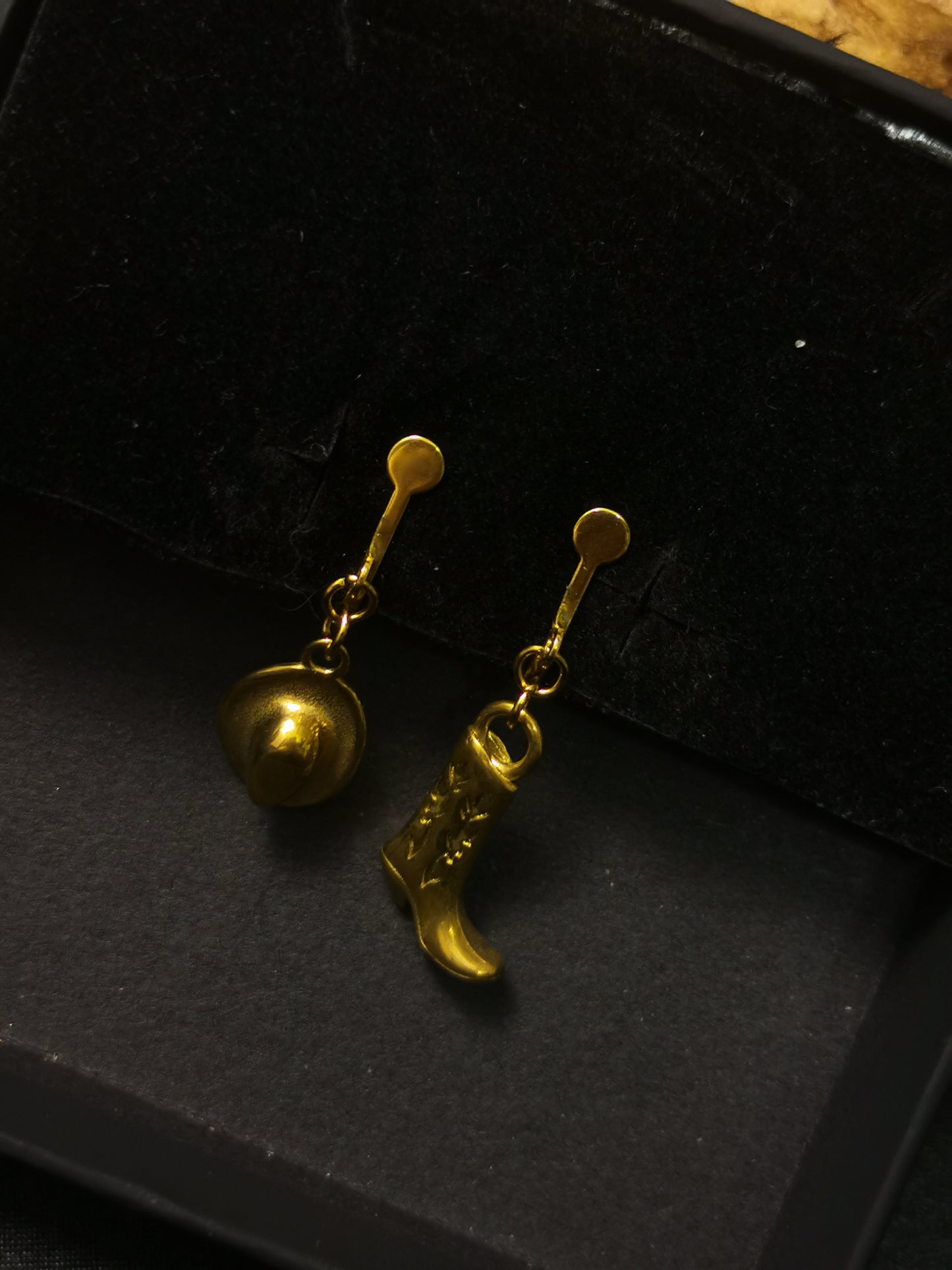 Huggie Cowboy Earrings 18k gold-plated Titanium Steel GMJE42