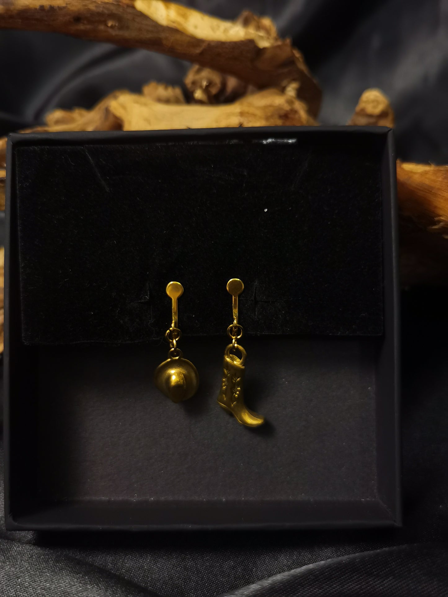 Huggie Cowboy Earrings 18k gold-plated Titanium Steel GMJE42