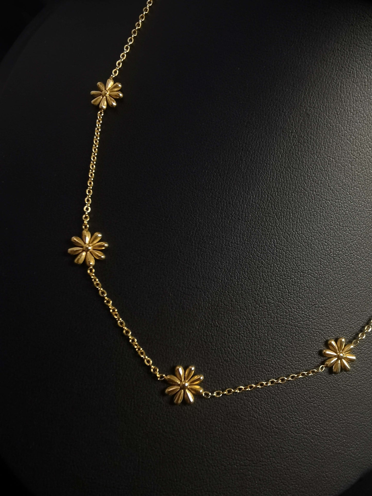 Tiny Daisy Necklace 18k gold-plated Titanium Steel  chain Trendy Jewelry 2025 GMJN26