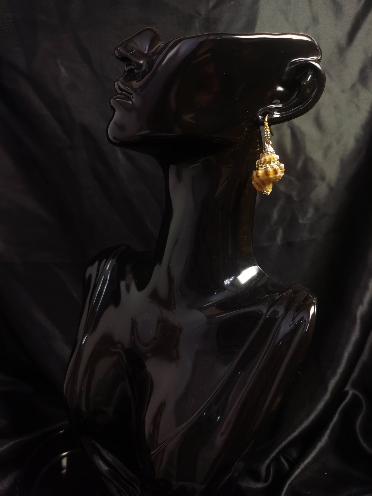 Hook Earrings 18k gold-plated Titanium Steel Shell GMJE48