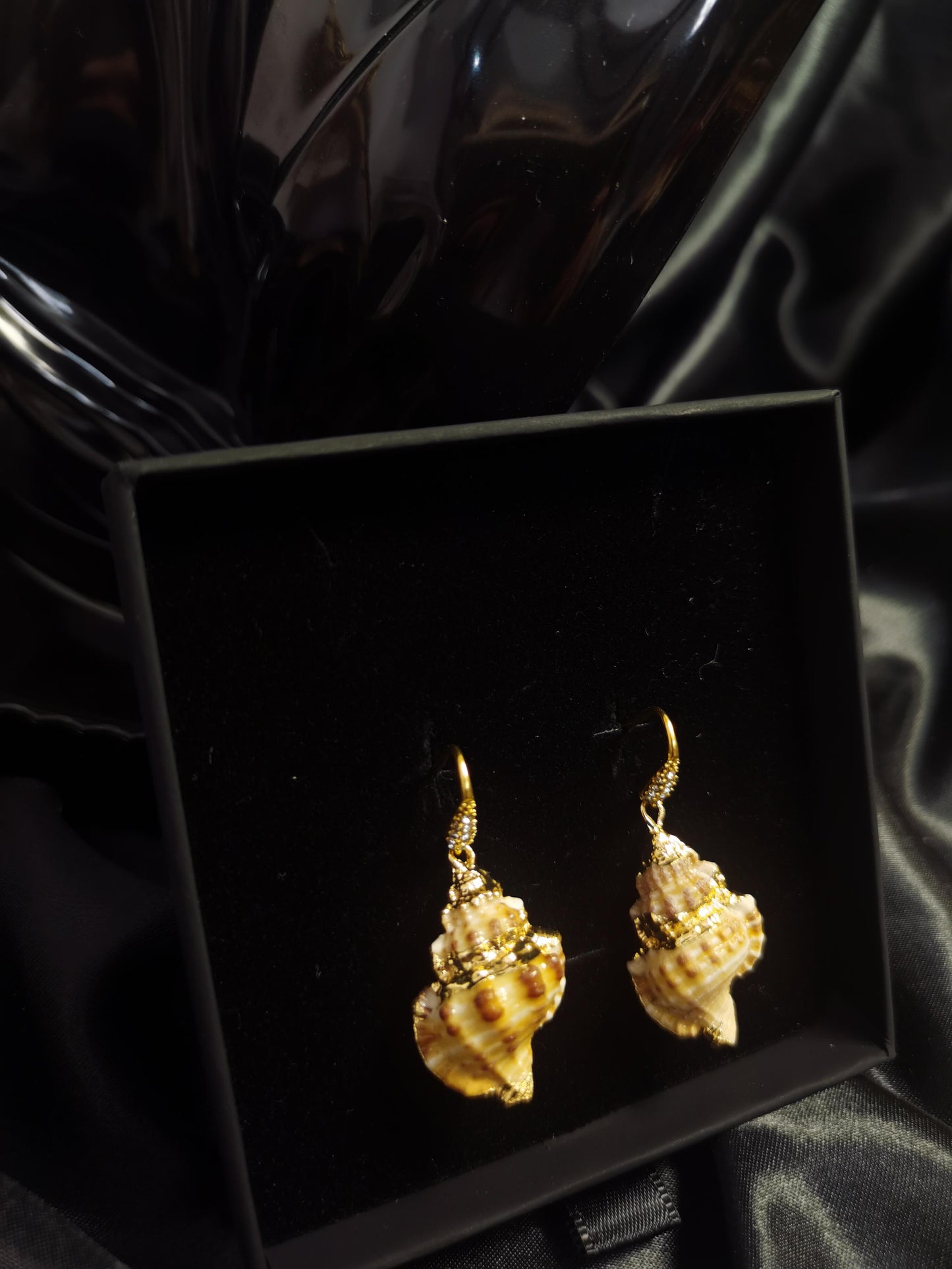Hook Earrings 18k gold-plated Titanium Steel Shell GMJE48