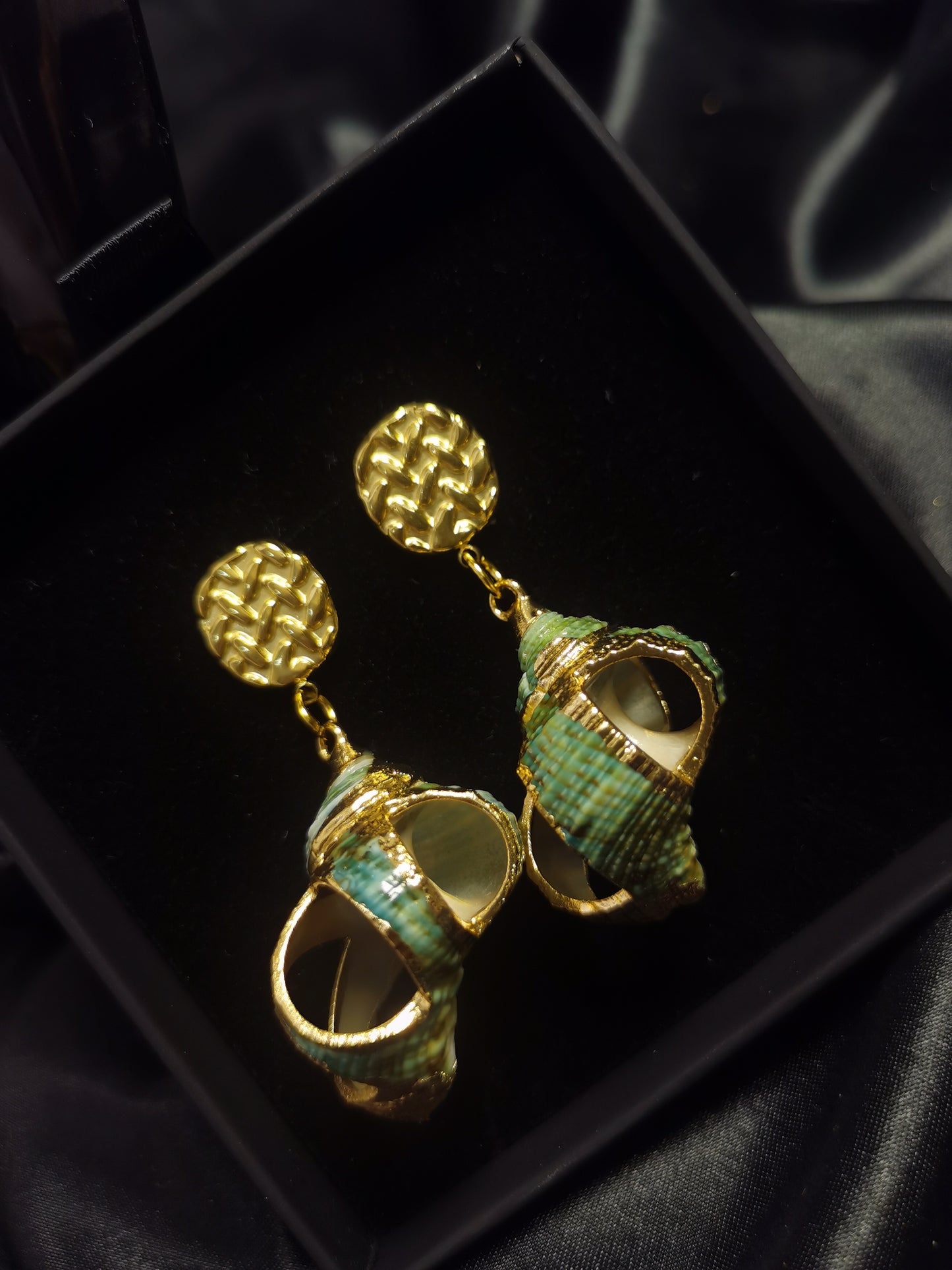 Button Earrings 18k gold-plated Titanium Steel Shell GMJE52