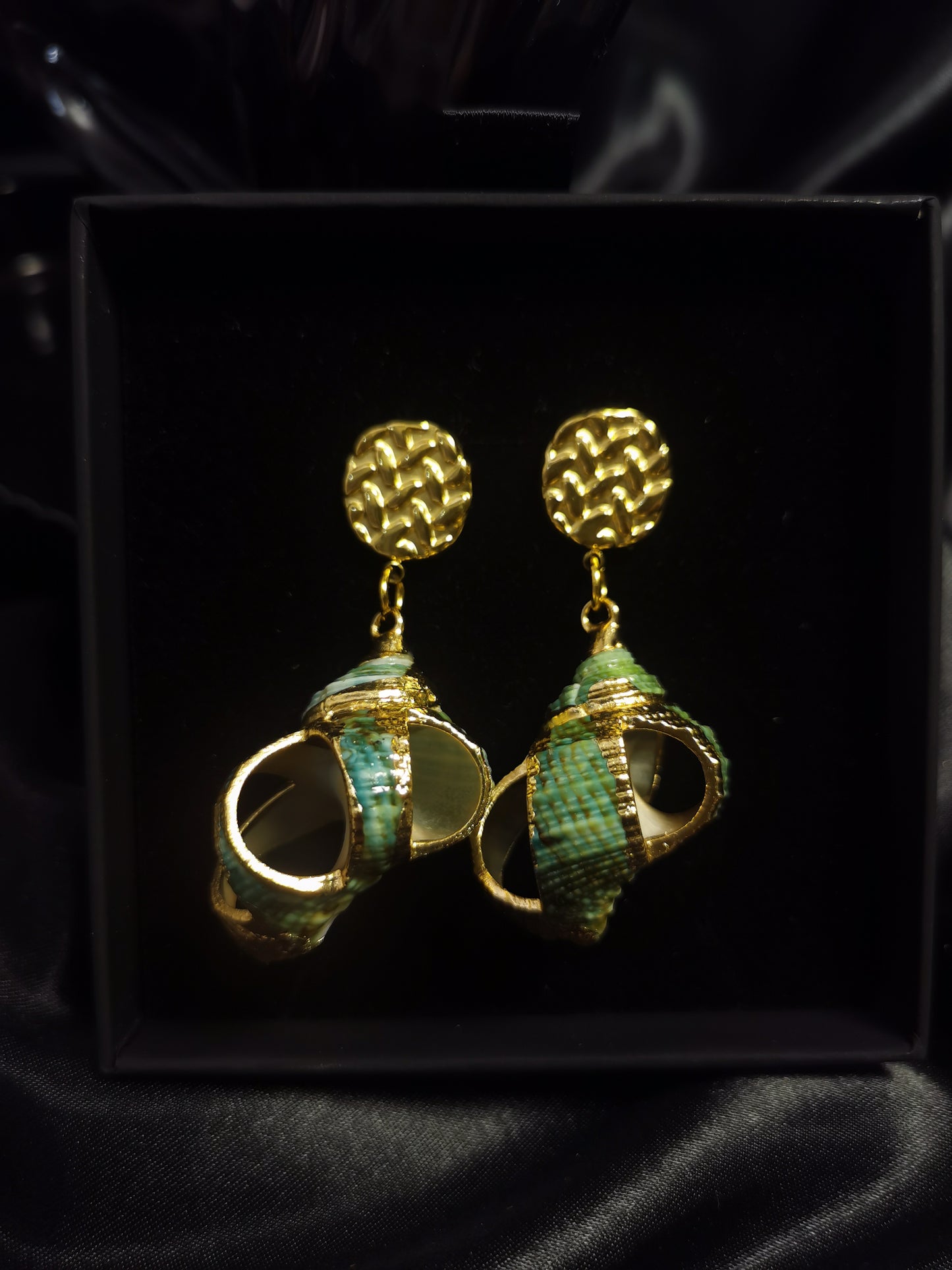 Button Earrings 18k gold-plated Titanium Steel Shell GMJE52