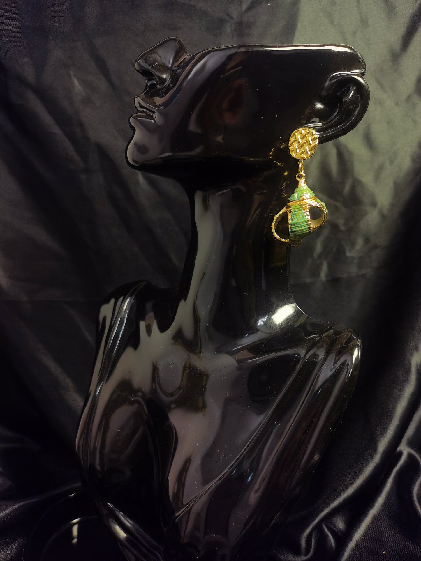 Button Earrings 18k gold-plated Titanium Steel Shell GMJE52