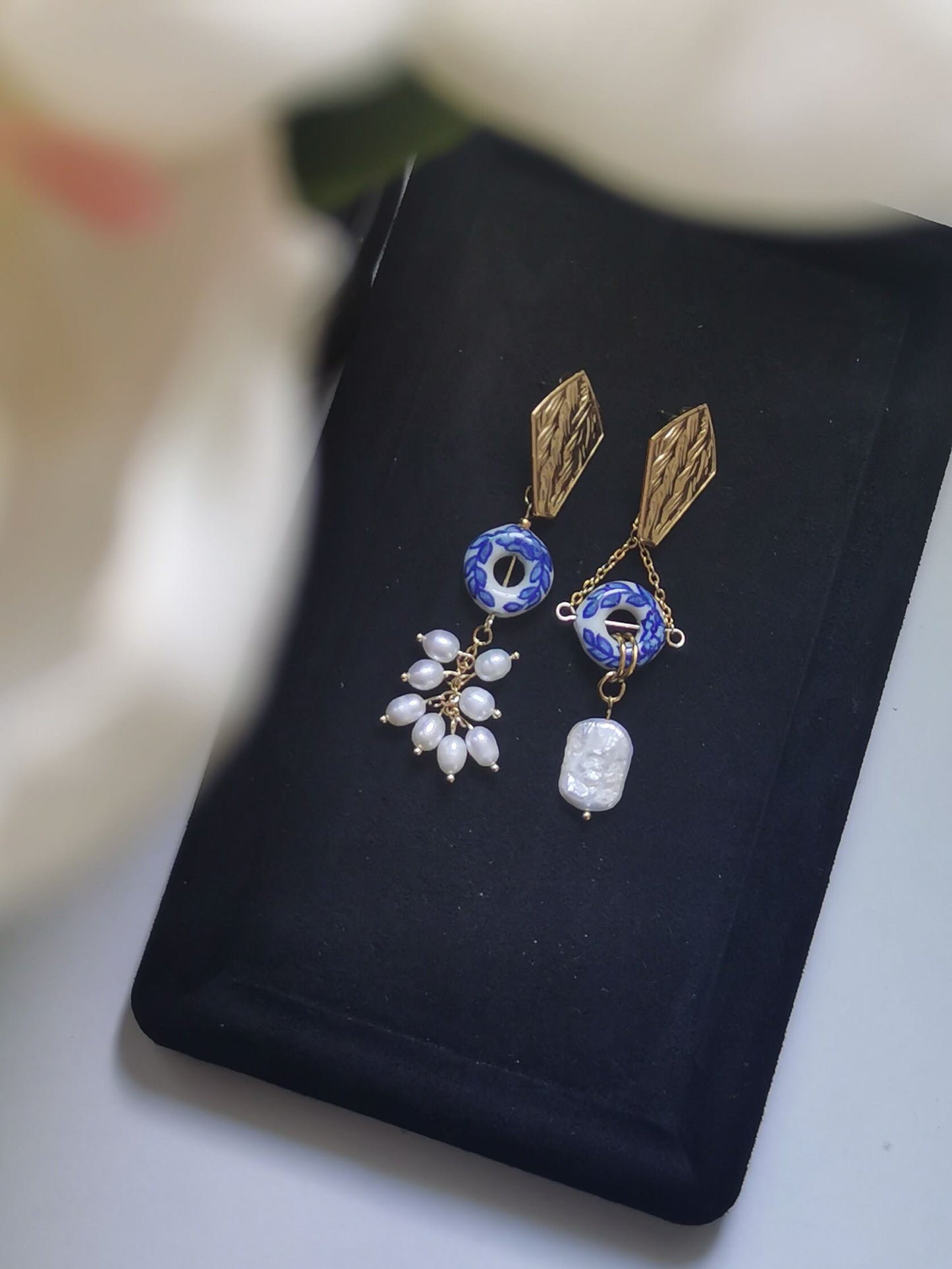 Coffin Earrings 18k gold-plated Titanium Steel blue and white Porcelain GMJE54