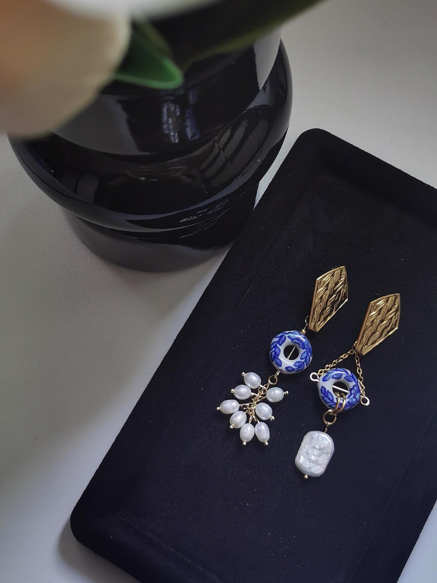 Coffin Earrings 18k gold-plated Titanium Steel blue and white Porcelain GMJE54