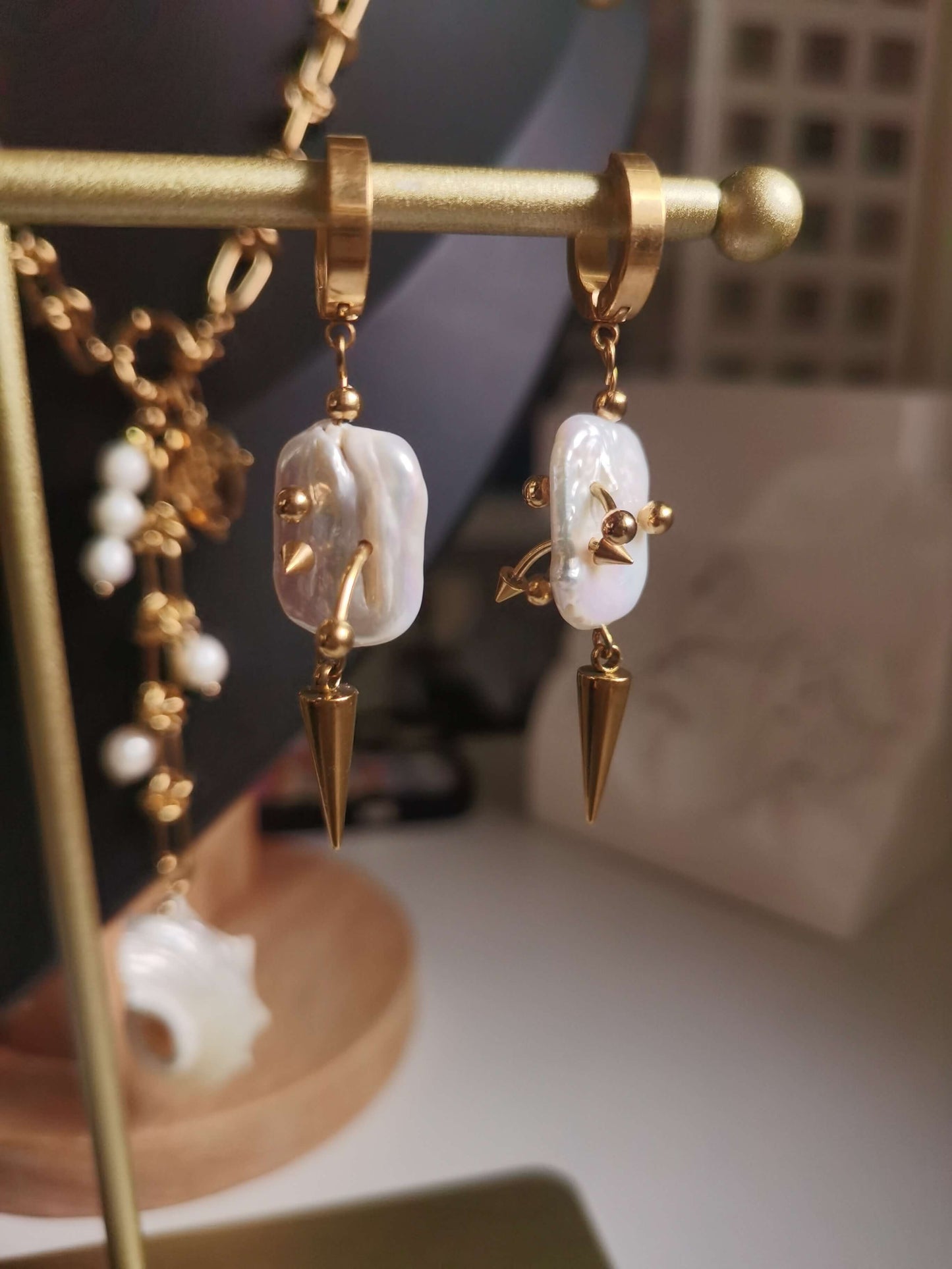 Huggies Earrings 18k gold-plated Titanium Steel freshwater pearls GMJE55