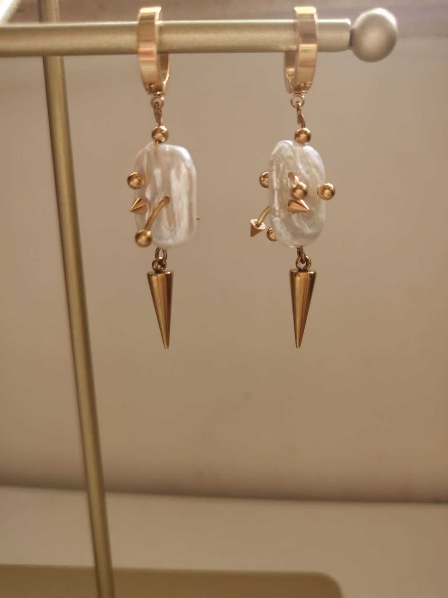 Huggies Earrings 18k gold-plated Titanium Steel freshwater pearls GMJE55