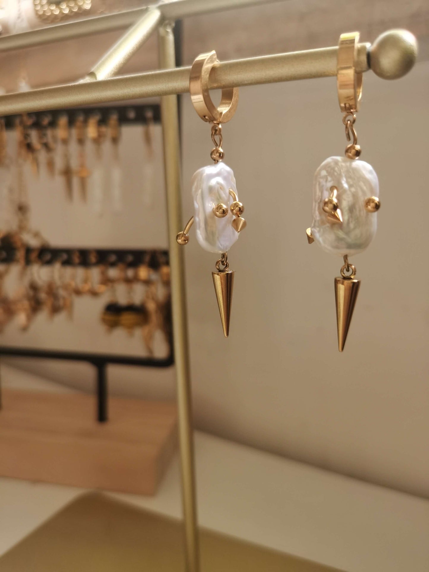 Huggies Earrings 18k gold-plated Titanium Steel freshwater pearls GMJE55