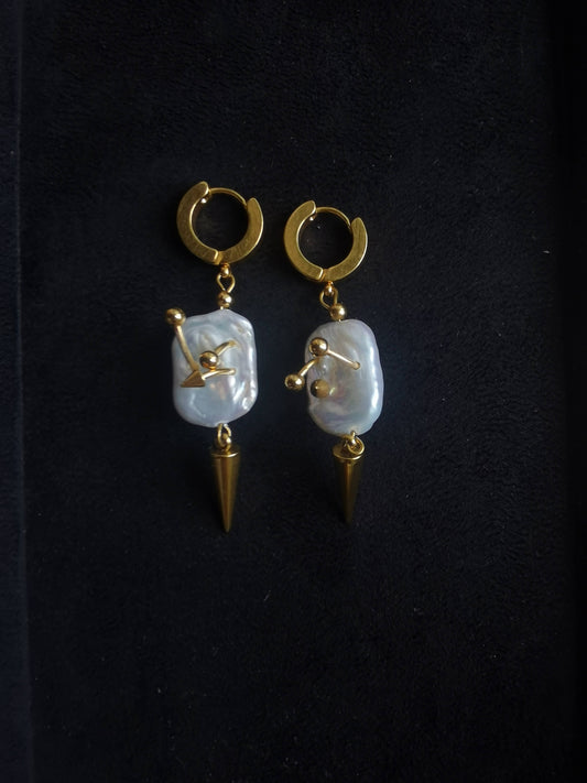 Huggies Earrings 18k gold-plated Titanium Steel freshwater pearls GMJE55