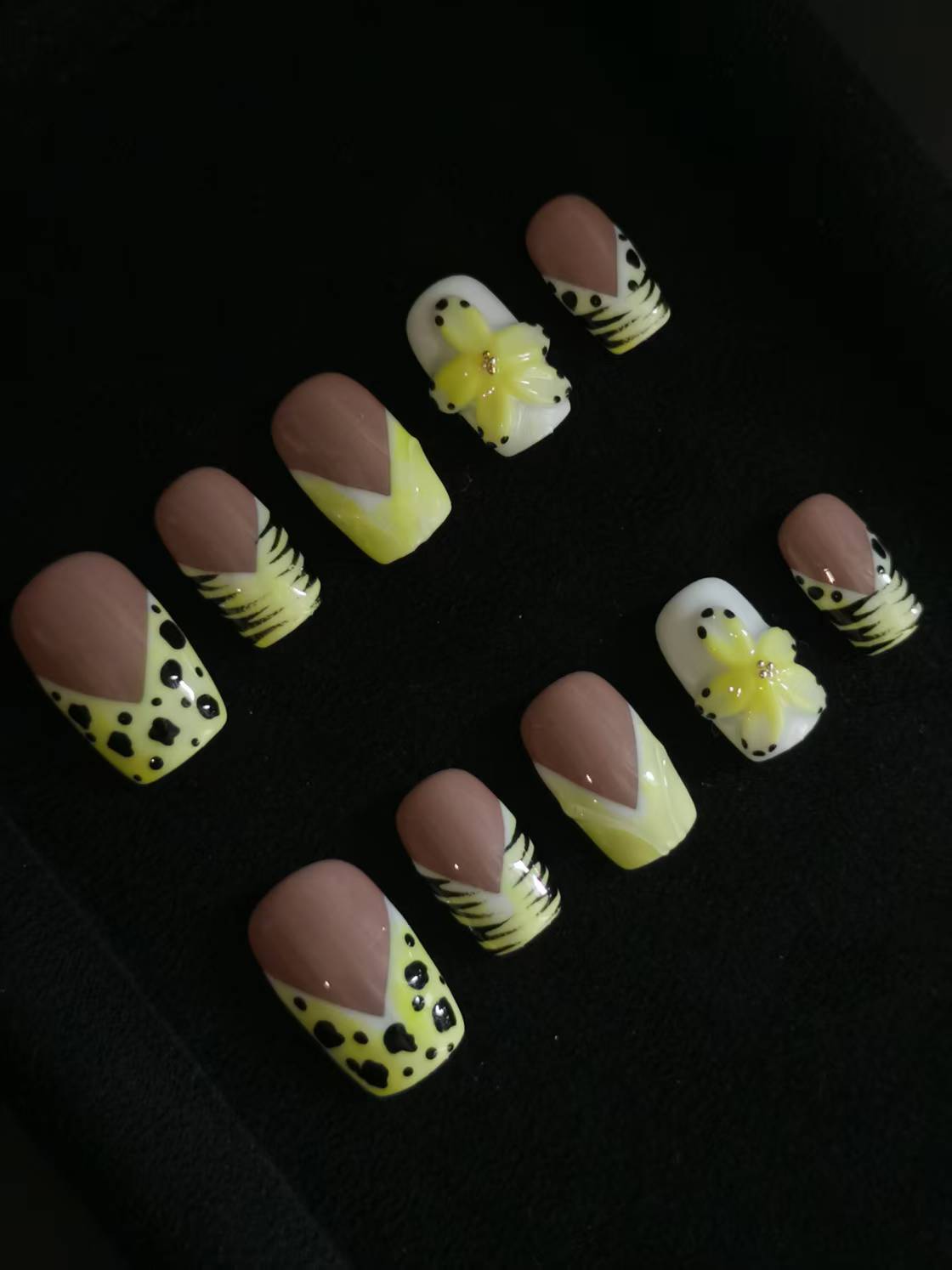 NO:1043 Acrylic 3D Flower Press on nails short square reusable durable trendy 2025