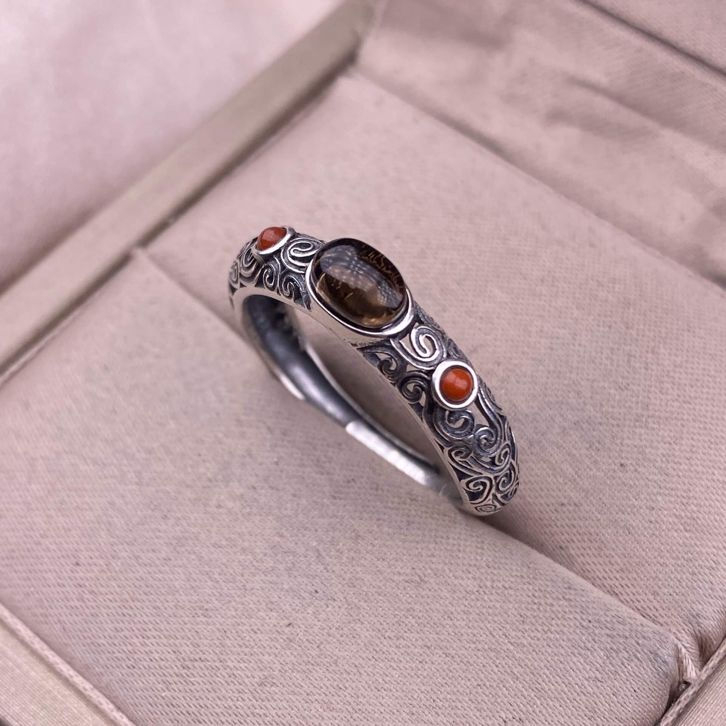 Turquoise, tea crystal, lapis lazuli,  grey moonlight ring S925 in silveThe S925 silver grey moonstone ring, set with retro silver, is a new  women's colored gemstone crystal jewelry that is versatile for commuting