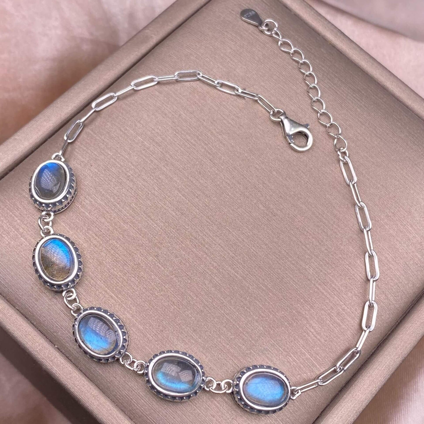 Opal ,Turquoise,black opal, aquamarine,amethyst, purple dragon crystal, garnet,Red jasper golden stone Golden SunThe s925 silver bracelet, set with retro silver multi-grain colored gemstone crystal, is a fashionable and versatile ladies' jewelry