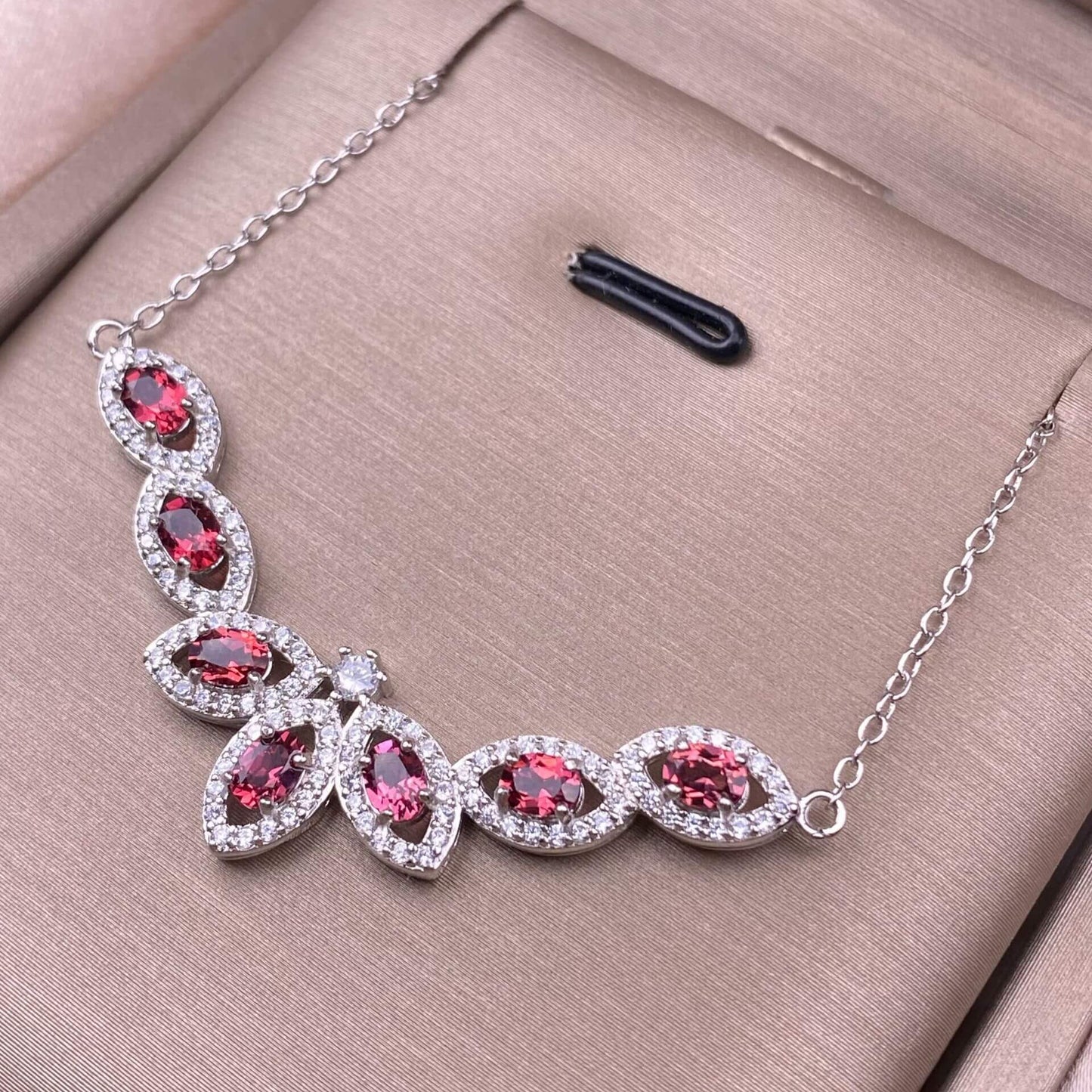 Tanzanite, pink topa, garnet, diopside S925 necklace, silver inlaid with full diamonds,s925 collarbone chain, silver-encrusted little rabbit children pendant, garnet quality, pure water flawless