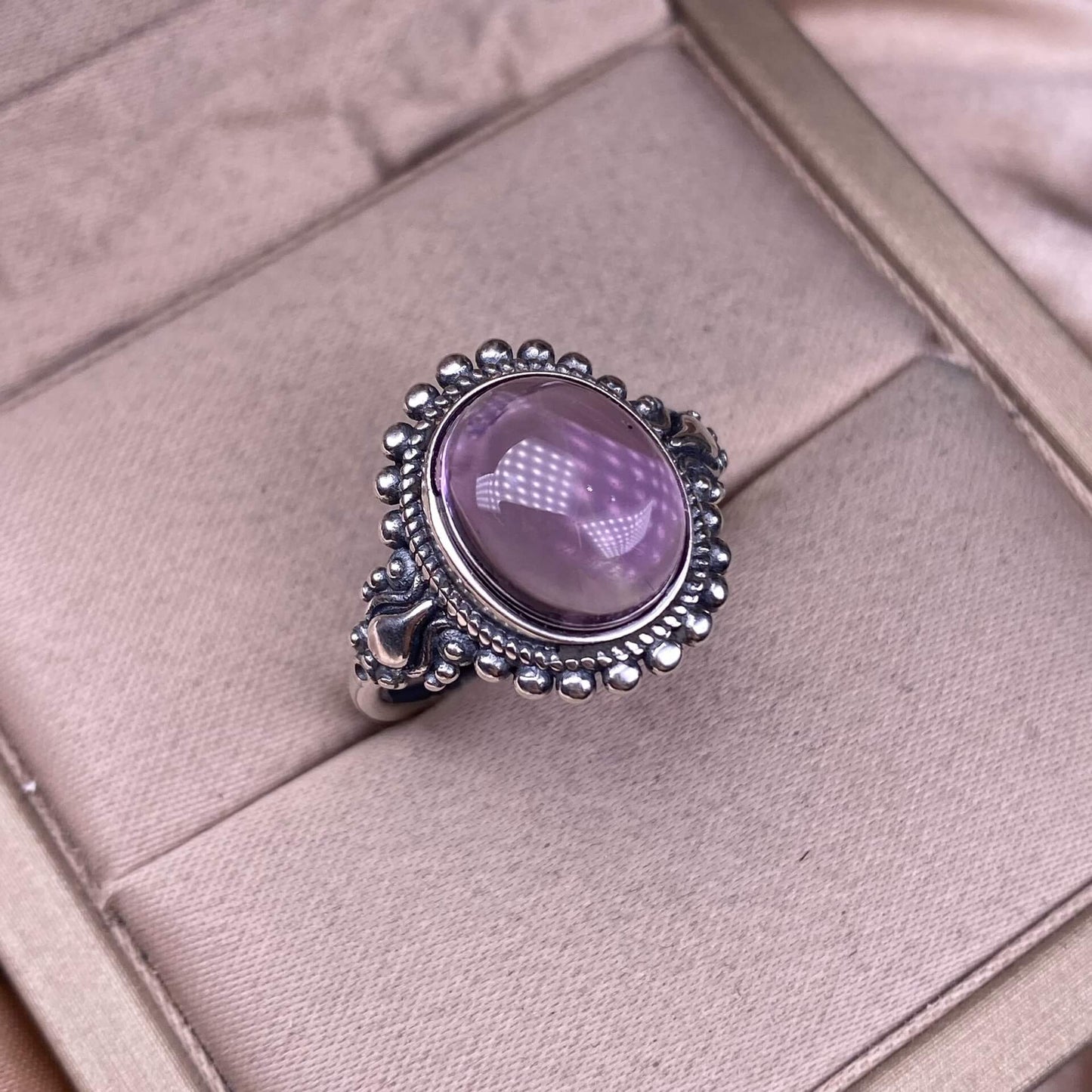 Larimar sea stone, grey moonstone, amethyst S925 in silveThe S925 silver grey moonstone ring, set with retro silver, is a new  women's colored gemstone crystal jewelry that is versatile for commuting