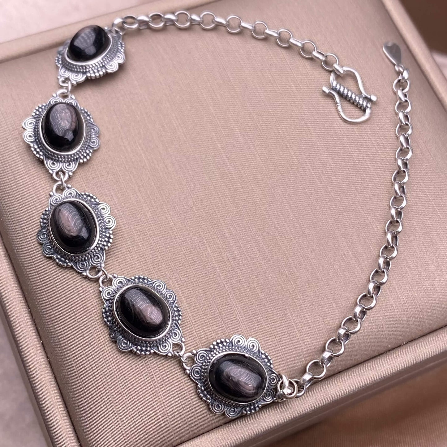 Opal ,Turquoise,black opal, aquamarine,amethyst, purple dragon crystal, garnet,Red jasper golden stone Golden SunThe s925 silver bracelet, set with retro silver multi-grain colored gemstone crystal, is a fashionable and versatile ladies' jewelry