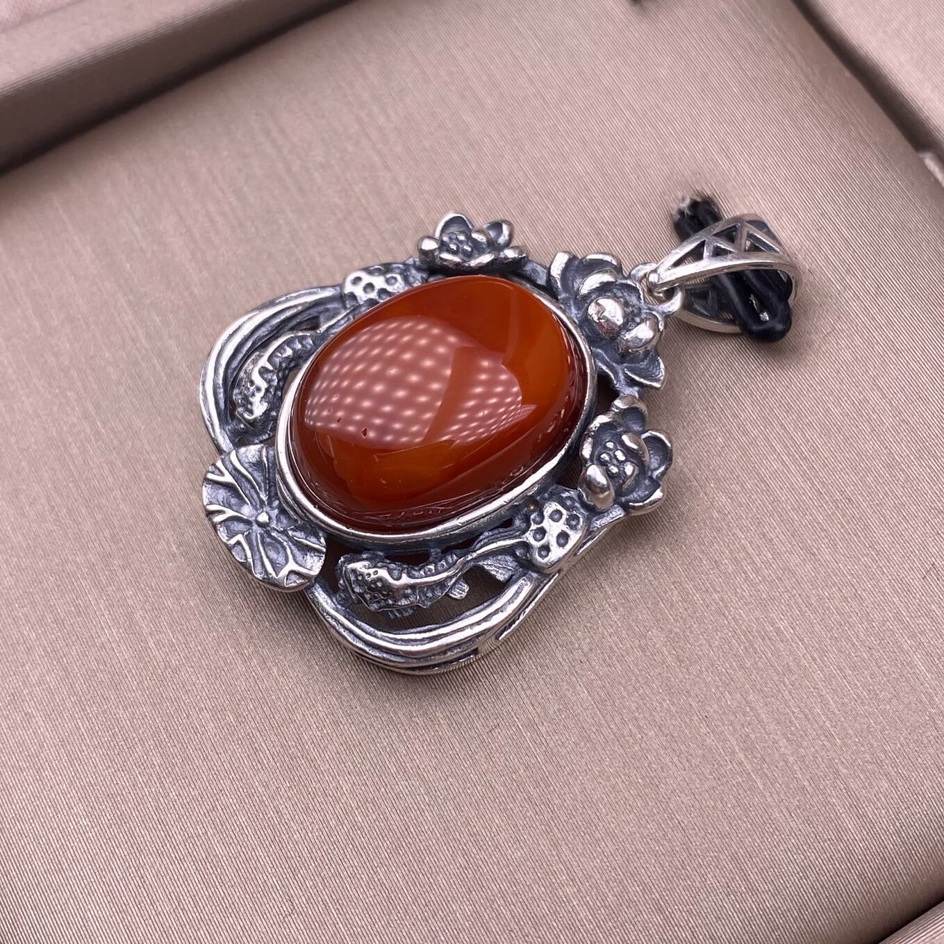 Flower amber, blood amber, South red, ghost, old wax, grey moonlight, cut amethyst, round amethyst, aquamarine, rose quartz, purple lithium glow, purple dragon crystal S925 silver inlaid retro silver cross pendant,fashionable OL necklace pendant