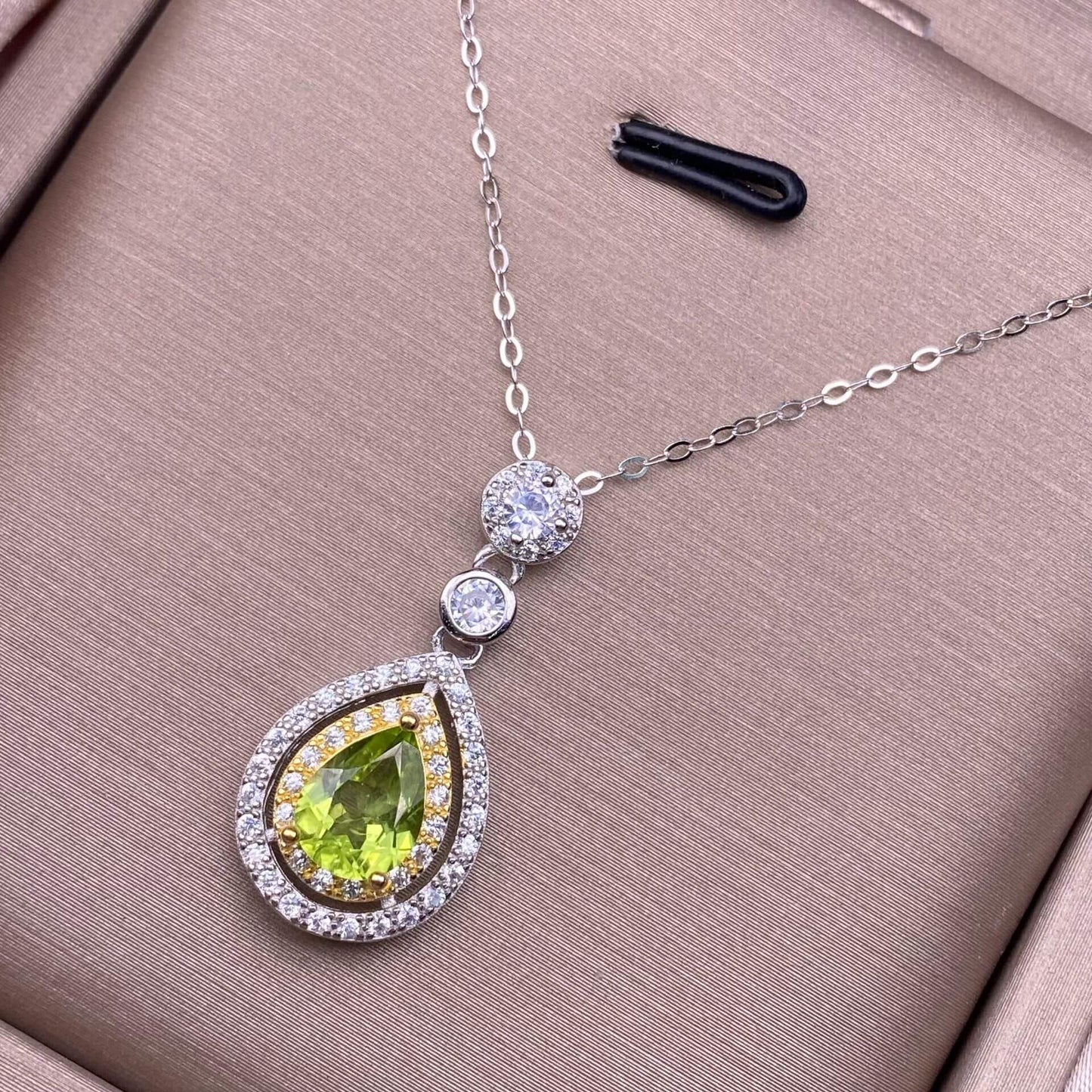 Peridot, topaz, opal, amethyst, pink topaz S925 silver inlaid retro silver cross pendant, aged, personalized and fashionable OL necklace, dazzling and uncluttered trendy Jewelry 2005