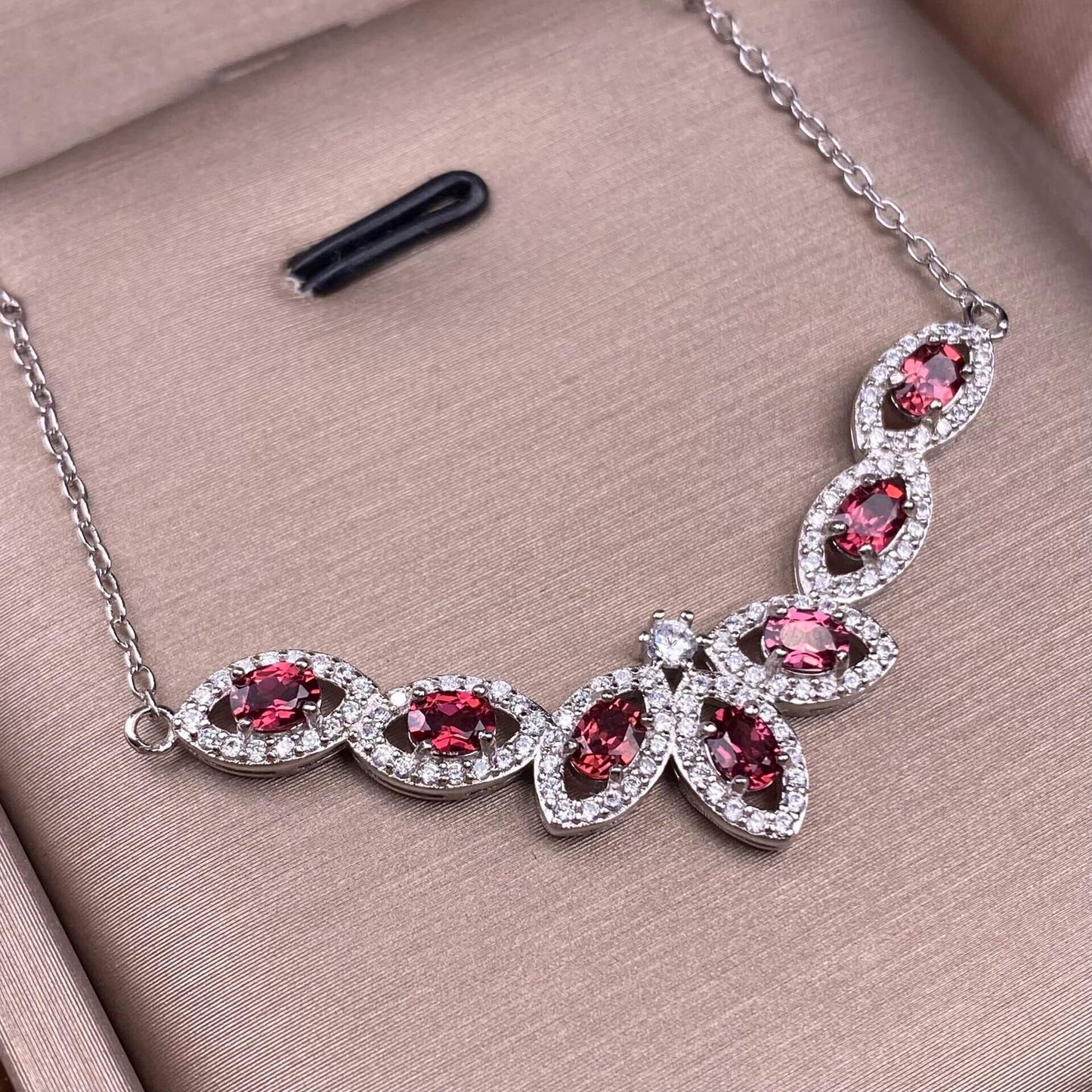 Tanzanite, pink topa, garnet, diopside S925 necklace, silver inlaid with full diamonds,s925 collarbone chain, silver-encrusted little rabbit children pendant, garnet quality, pure water flawless