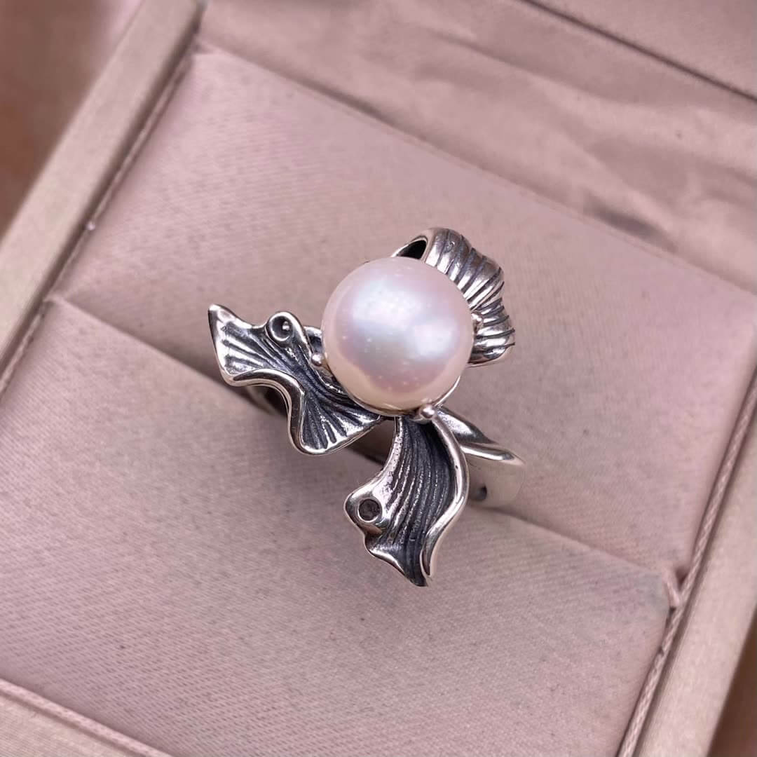 Freshwater pearl  Amethyst ring S925 in silveThe S925 silver grey moonstone ring, set with retro silver, is a new  women's colored gemstone crystal jewelry that is versatile for commuting