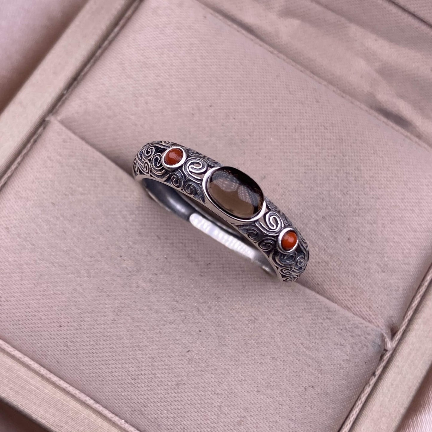 Turquoise, tea crystal, lapis lazuli,  grey moonlight ring S925 in silveThe S925 silver grey moonstone ring, set with retro silver, is a new  women's colored gemstone crystal jewelry that is versatile for commuting