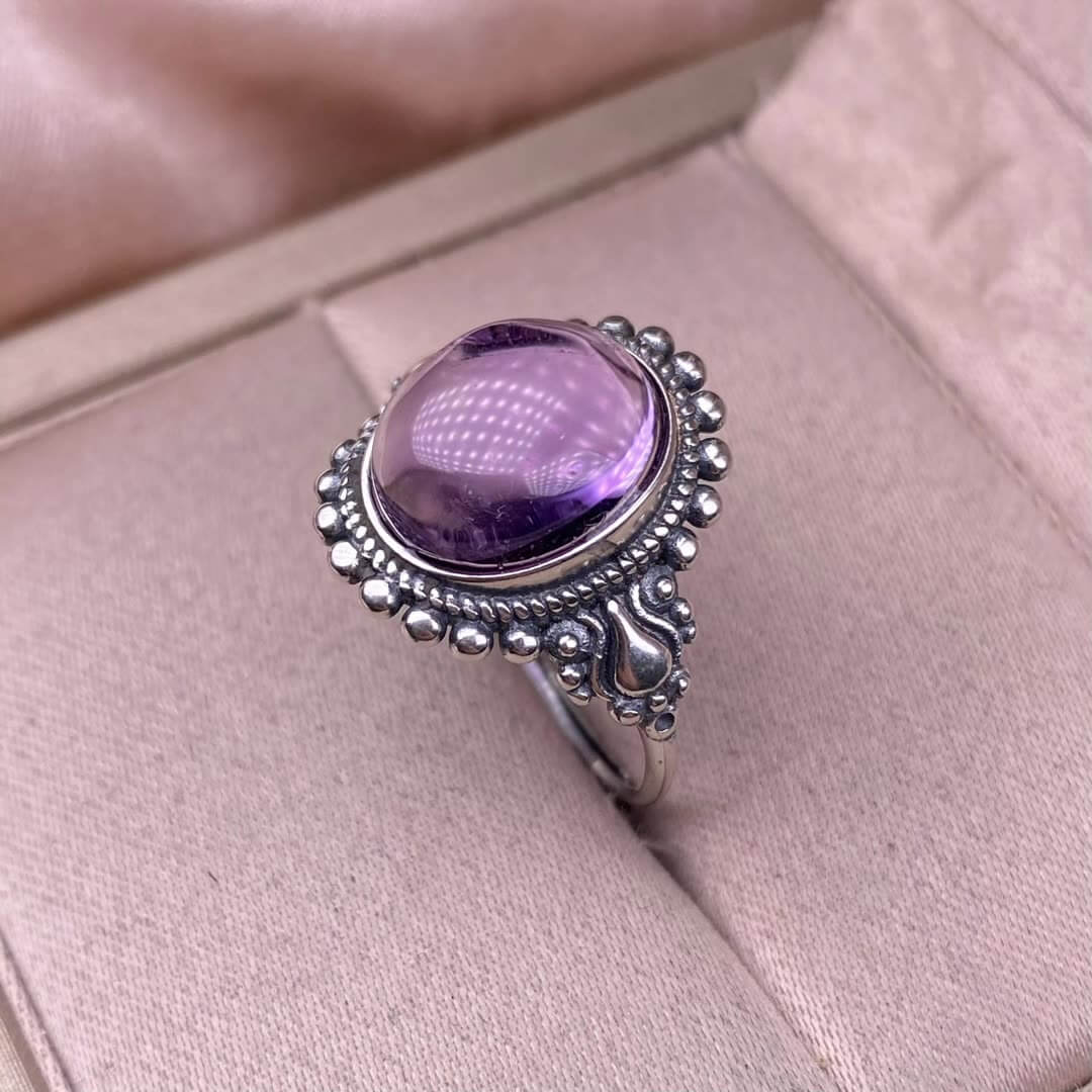 Larimar sea stone, grey moonstone, amethyst S925 in silveThe S925 silver grey moonstone ring, set with retro silver, is a new  women's colored gemstone crystal jewelry that is versatile for commuting