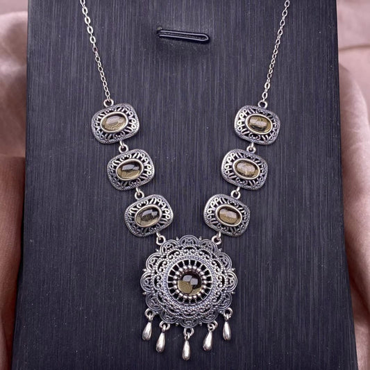 Citrine, black opal, black shell, garnet, purple dragon crystal, moonstone, purple tooth black, red jasper, jasper, golden fortune stone, copper hair crystal, gray moonlight, amethyst, s925 collarbone chain necklace