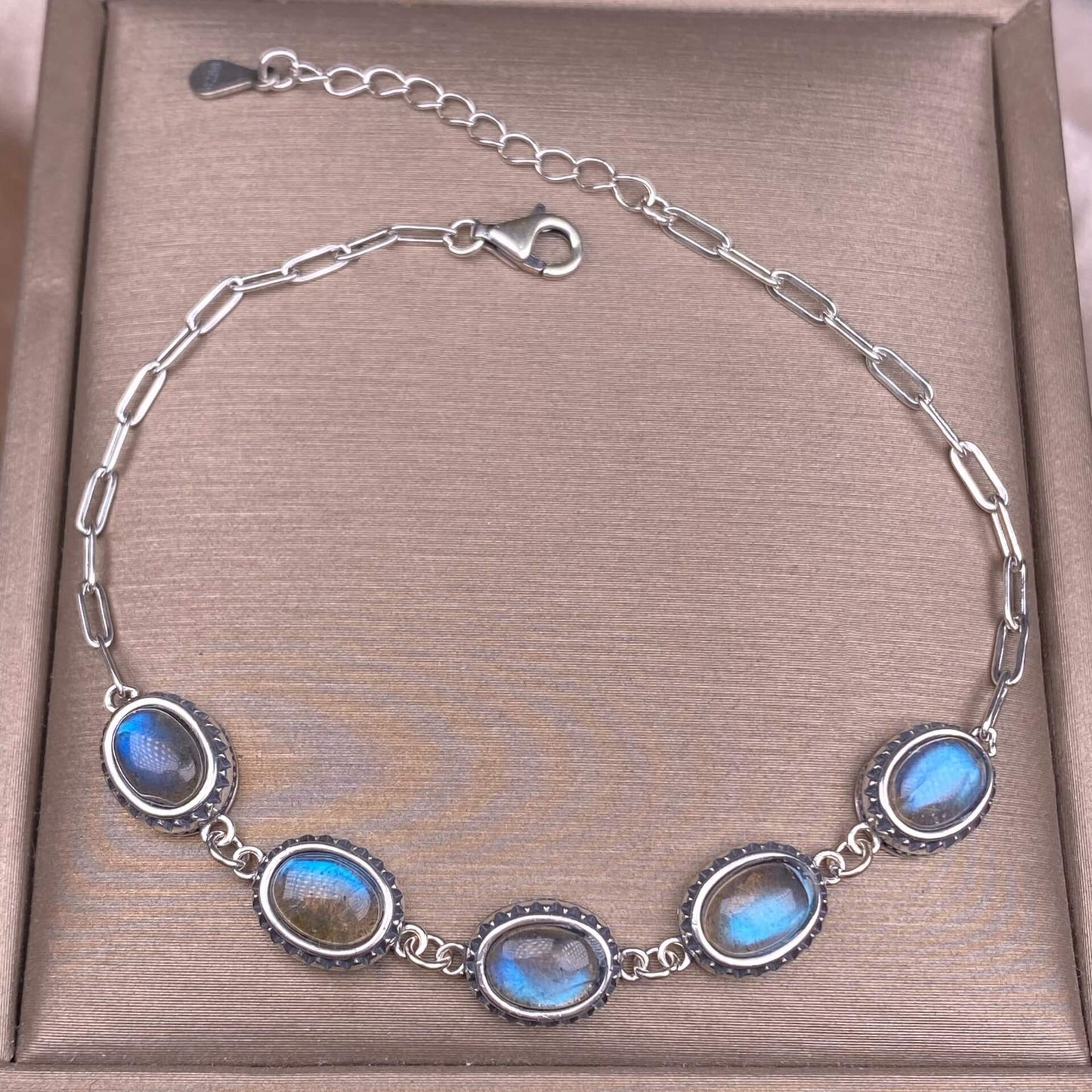 Opal ,Turquoise,black opal, aquamarine,amethyst, purple dragon crystal, garnet,Red jasper golden stone Golden SunThe s925 silver bracelet, set with retro silver multi-grain colored gemstone crystal, is a fashionable and versatile ladies' jewelry