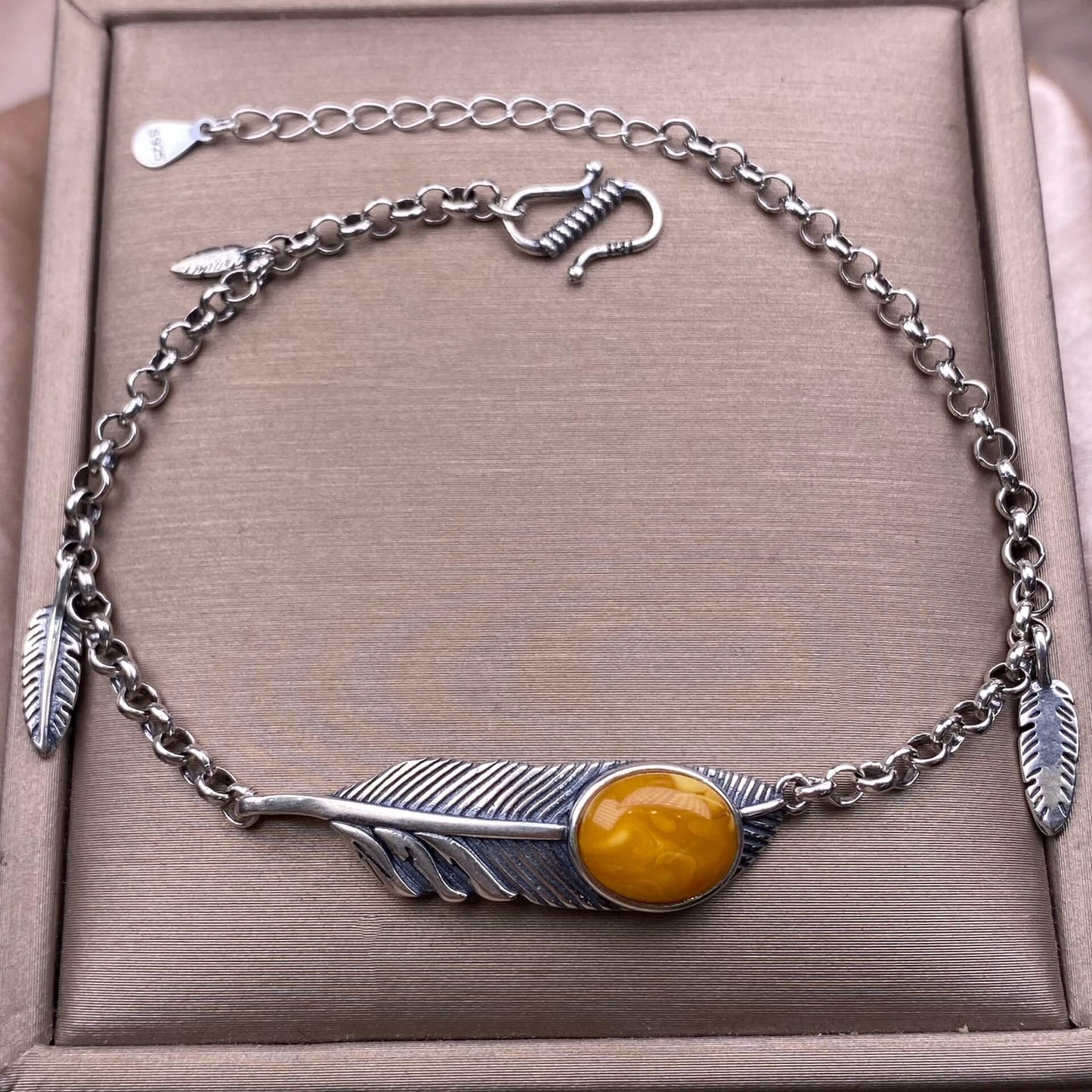 Abalone shells, old wax, amber, aquamarine Bracelet The s925 silver inlaid vintage silver distressed Nepalese feather-shaped shell jewelry has a strong lustrous effect