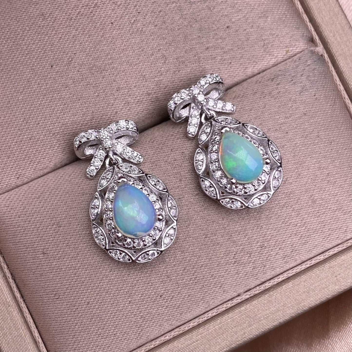 Pair of silver earrings with opal stones 