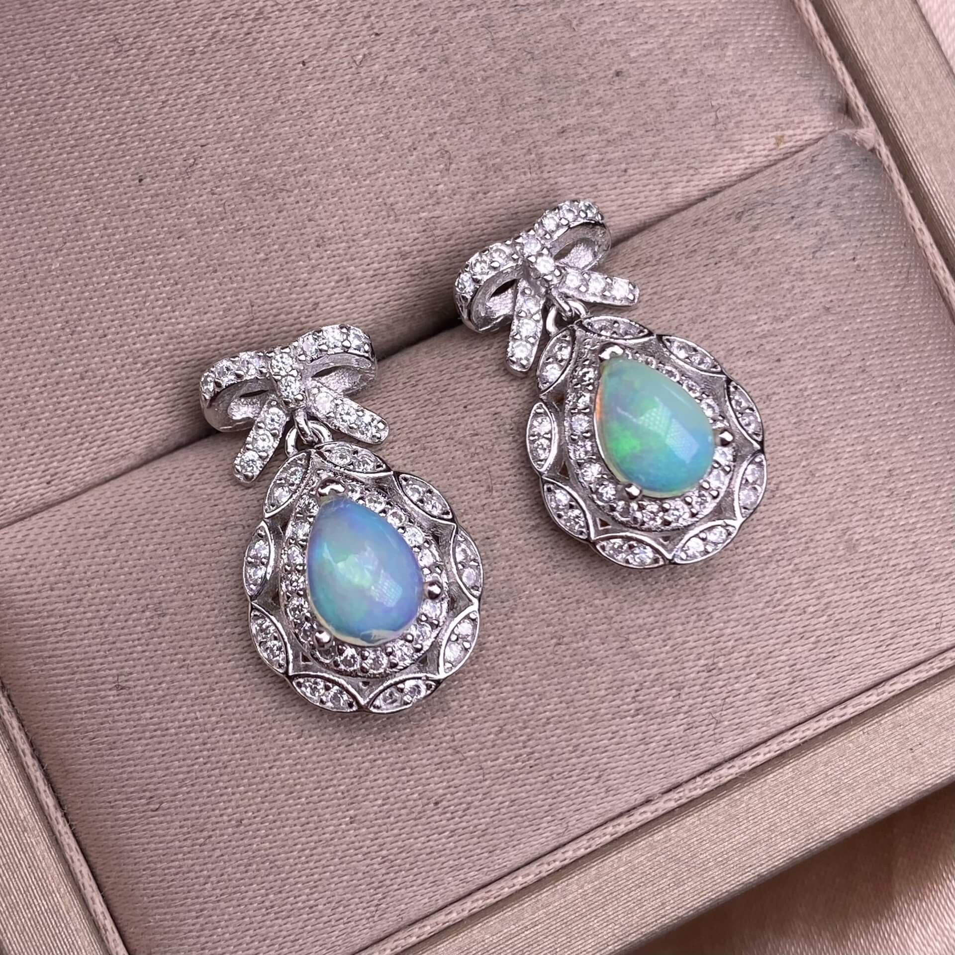 Pair of silver earrings with opal stones 