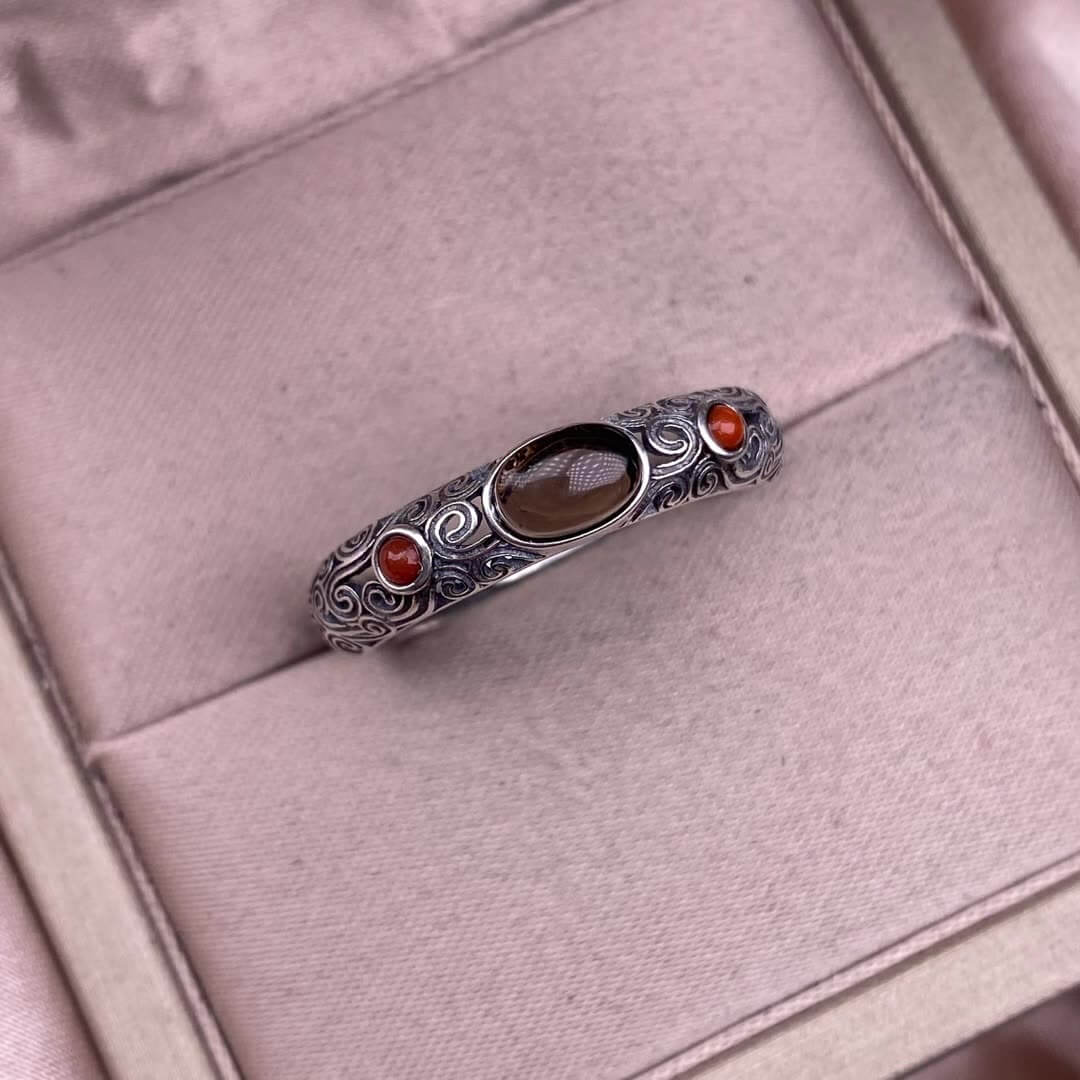 Turquoise, tea crystal, lapis lazuli,  grey moonlight ring S925 in silveThe S925 silver grey moonstone ring, set with retro silver, is a new  women's colored gemstone crystal jewelry that is versatile for commuting