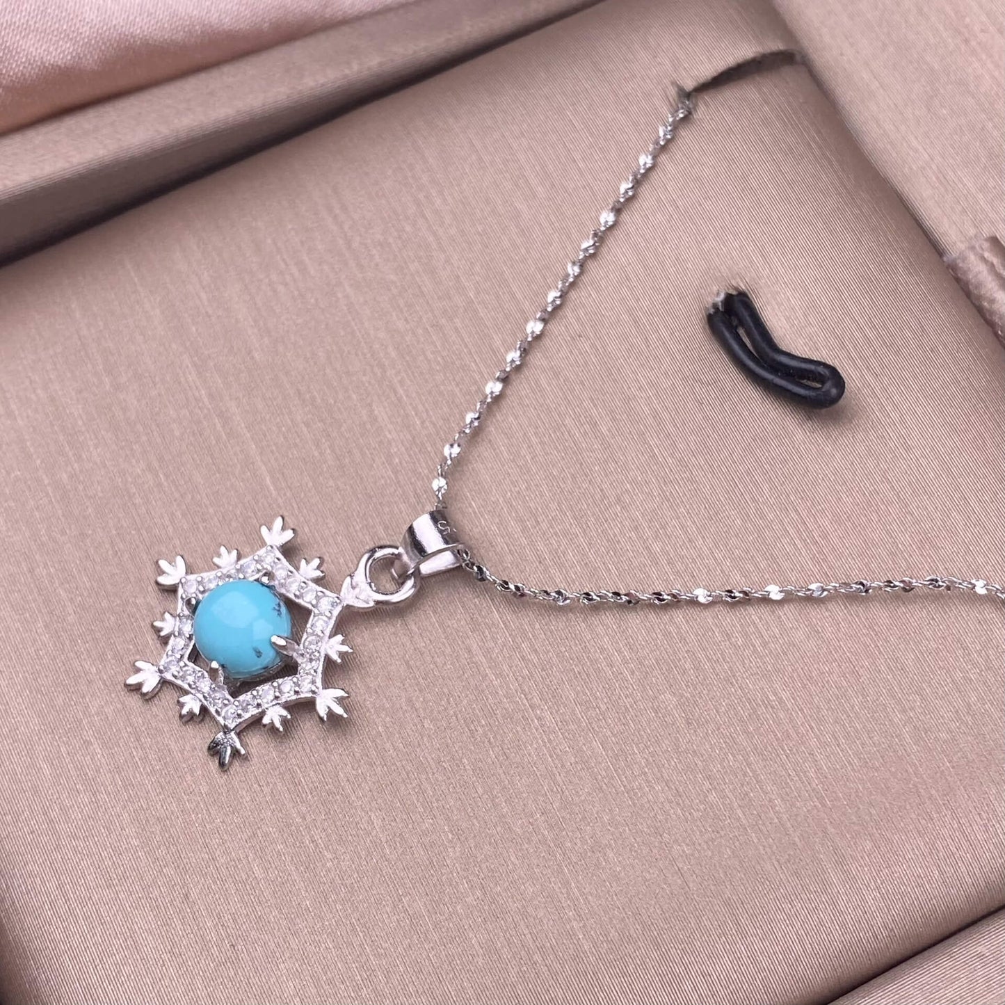 Turquoise, pink sea pattern stone, jadeite, blue moonstone, purple tooth black S925 silver inlaid retro silver cross pendant, aged, personalized and fashionable OL necklace, dazzling and uncluttered trendy Jewelry 2005