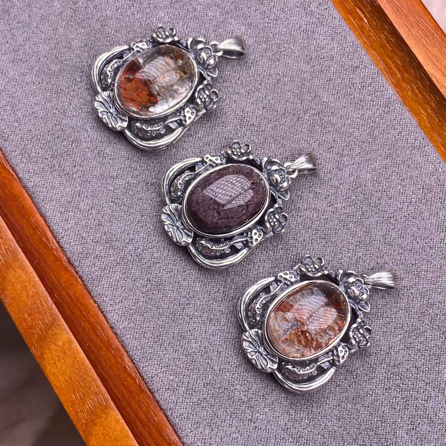 Flower amber, blood amber, South red, ghost, old wax, grey moonlight, cut amethyst, round amethyst, aquamarine, rose quartz, purple lithium glow, purple dragon crystal S925 silver inlaid retro silver cross pendant,fashionable OL necklace pendant