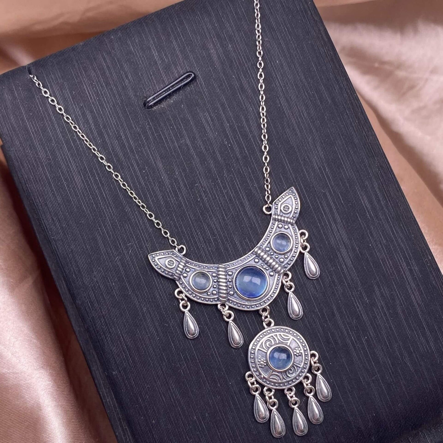Nanjiang carnelian Aquamarine, sea crest stone, lapis lazuli S925 necklace, silver inlaid with full diamonds,s925 collarbone chain, silver-encrusted little rabbit children pendant, garnet quality, pure water flawless